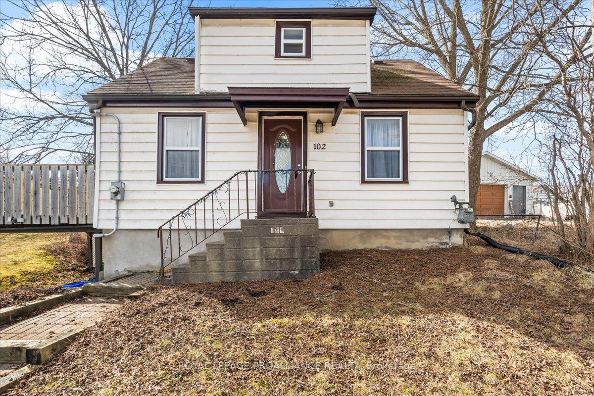 Photo 2 of 102 Wallbridge Crescent, Belleville, Belleville Ward — HOMEH