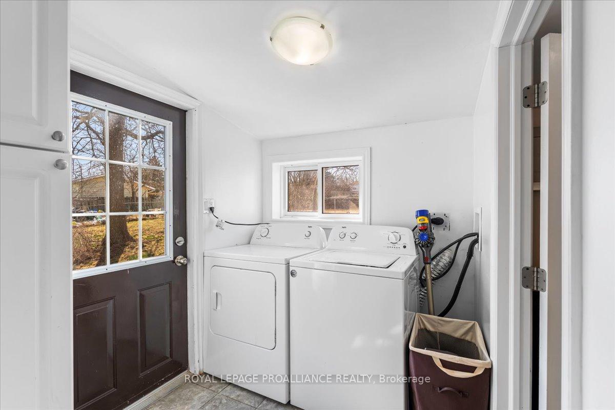 Photo 15 of 102 Wallbridge Crescent, Belleville, Belleville Ward — HOMEH