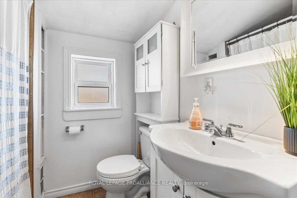 Photo 23 of 102 Wallbridge Crescent, Belleville, Belleville Ward — HOMEH