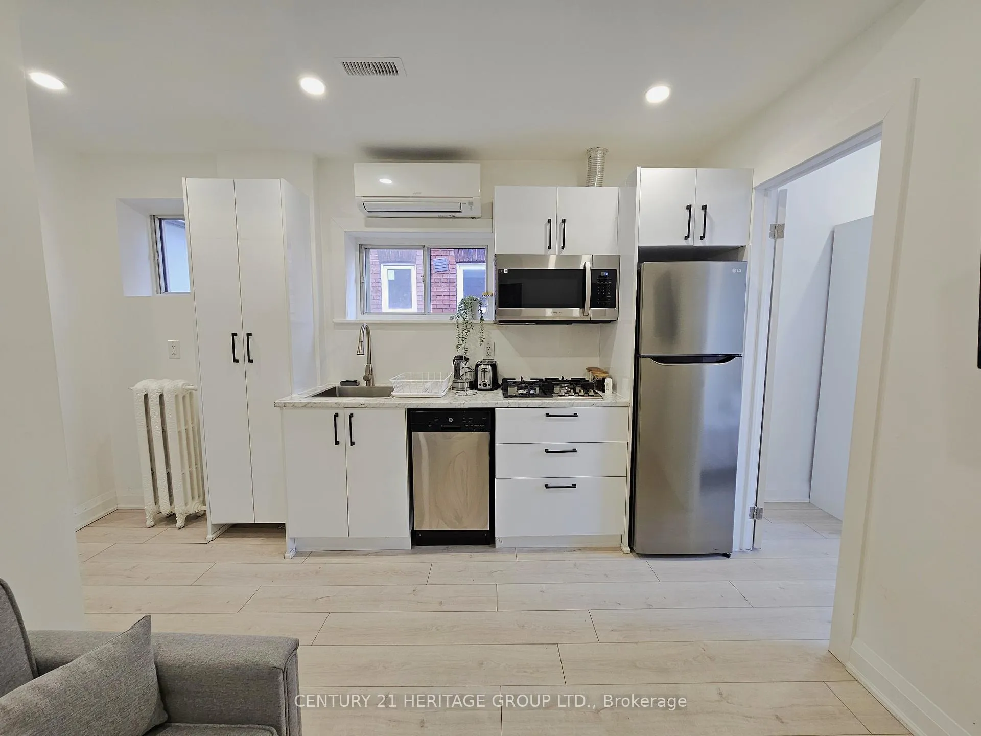 Photo 2 of Unit 2nd B, 344 Shaw Street, Toronto, Trinity-Bellwoods — HOMEH