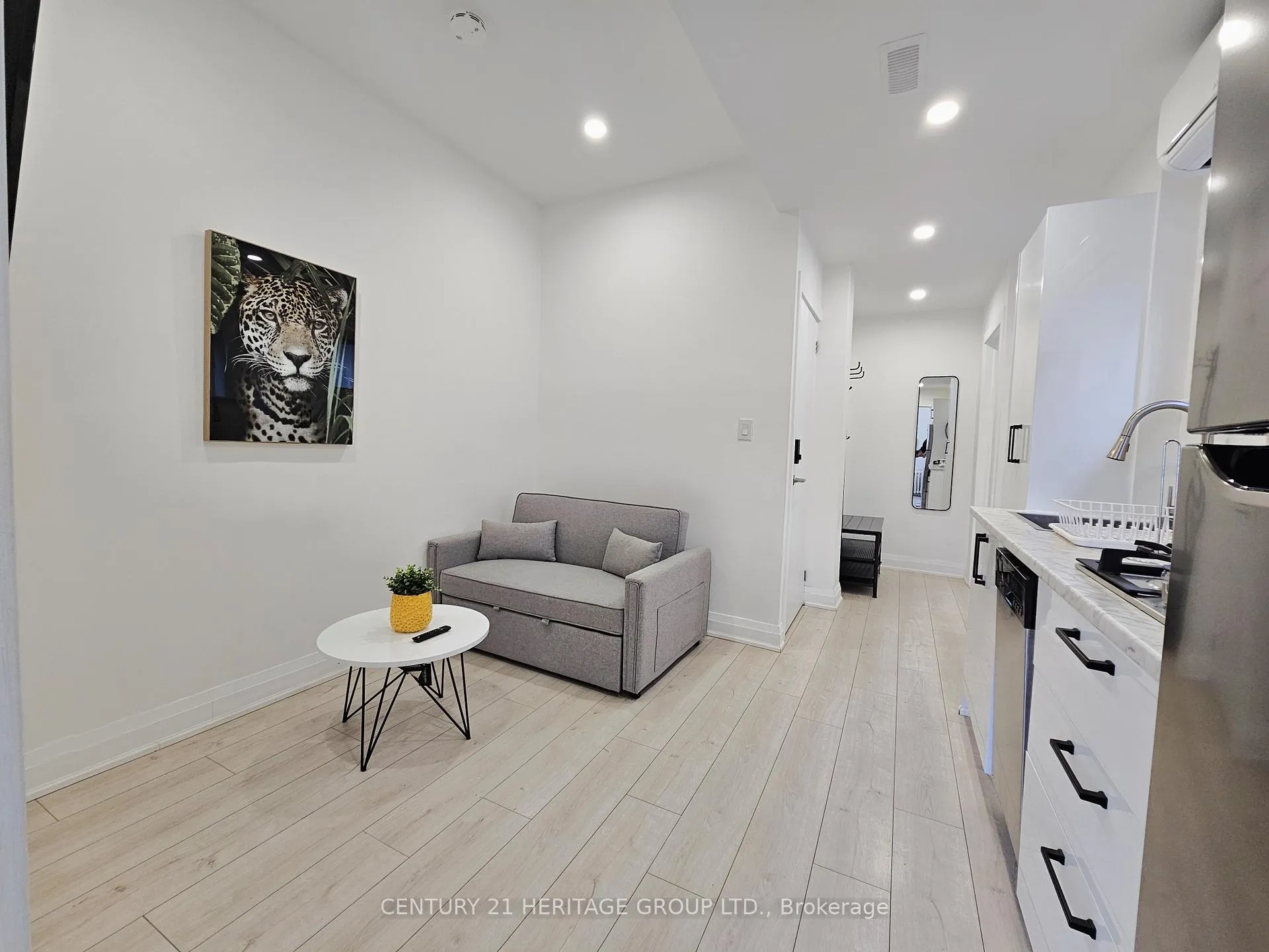 Photo 3 of Unit 2nd B, 344 Shaw Street, Toronto, Trinity-Bellwoods — HOMEH