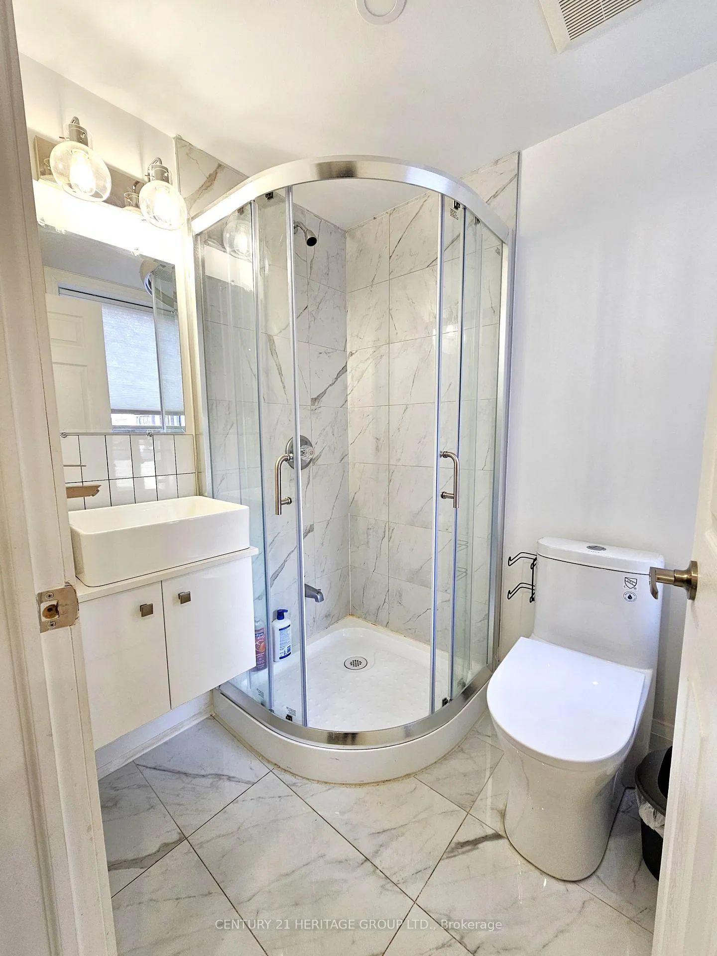 Photo 6 of Unit 2nd B, 344 Shaw Street, Toronto, Trinity-Bellwoods — HOMEH