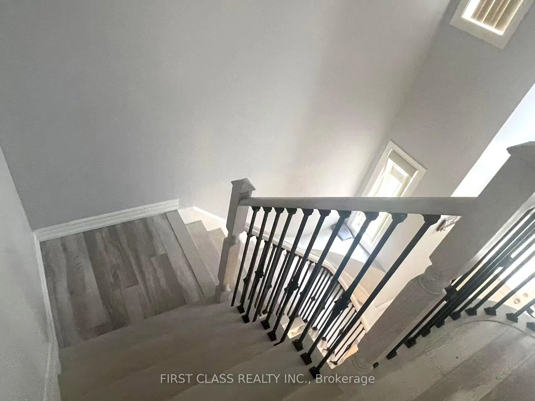 Photo 5 of 35 West Normandy Drive, Markham, Cornell — HOMEH