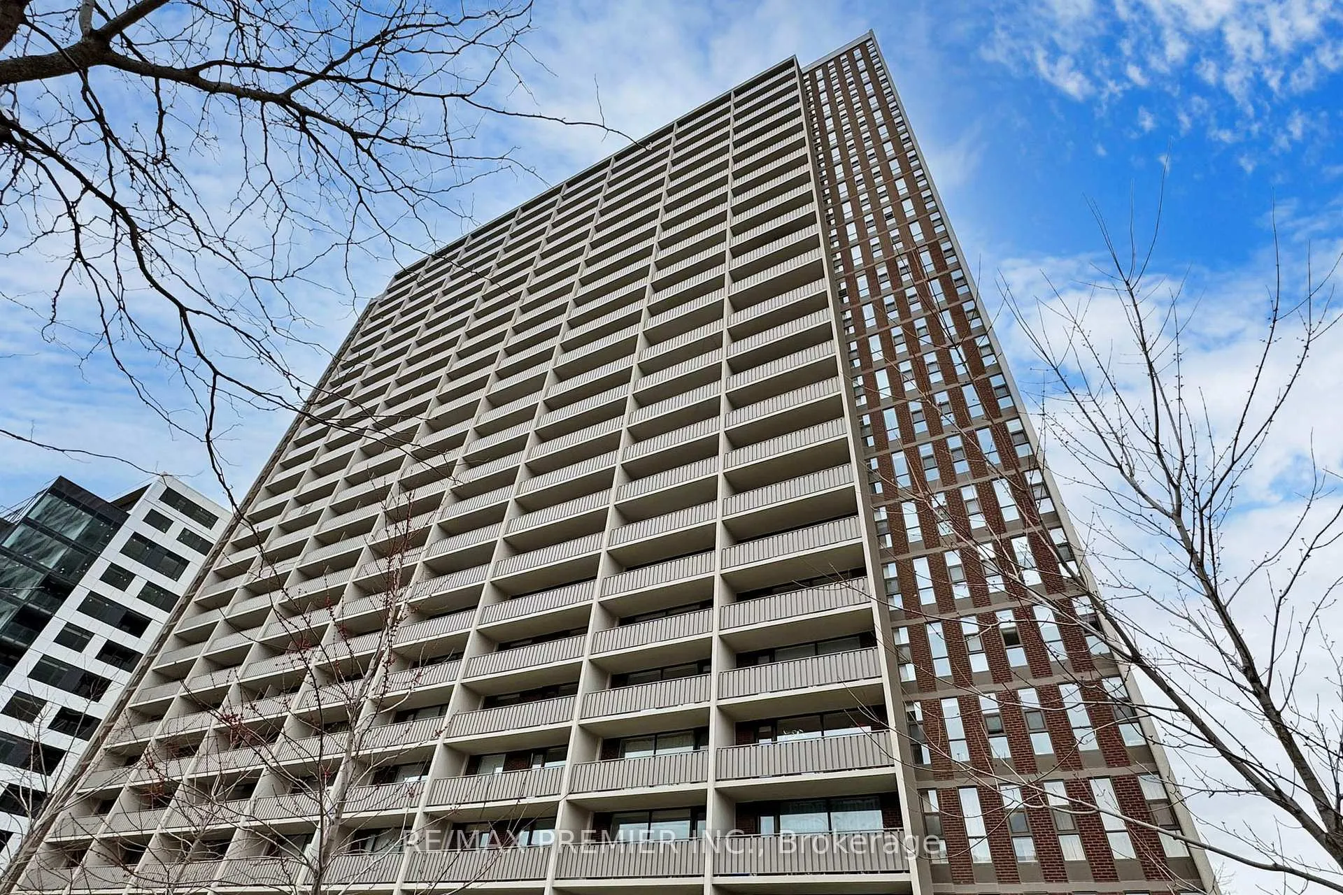 Photo 2 of Unit 804, 666 Spadina Avenue, Toronto, University — HOMEH