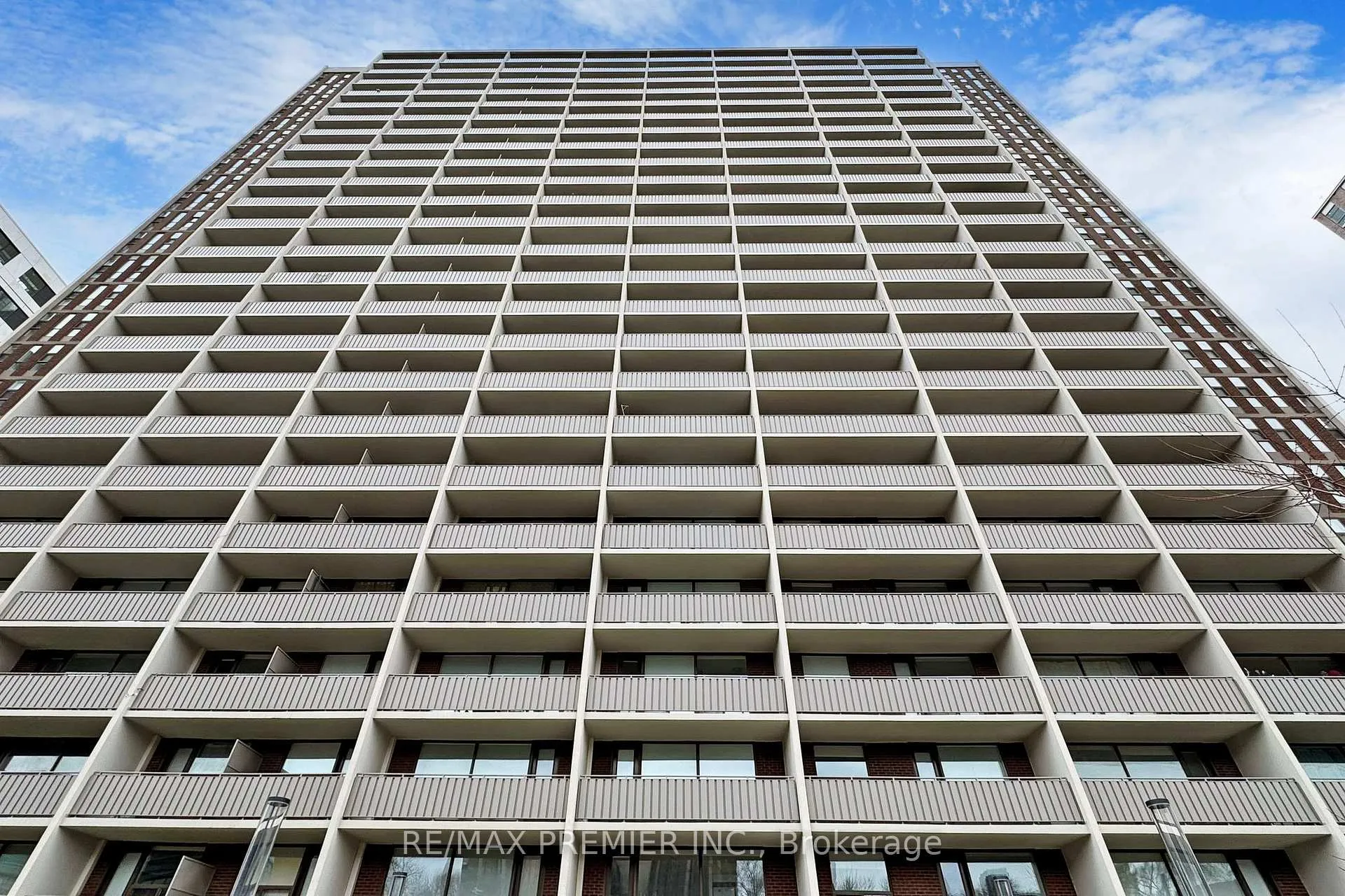 Photo 4 of Unit 804, 666 Spadina Avenue, Toronto, University — HOMEH