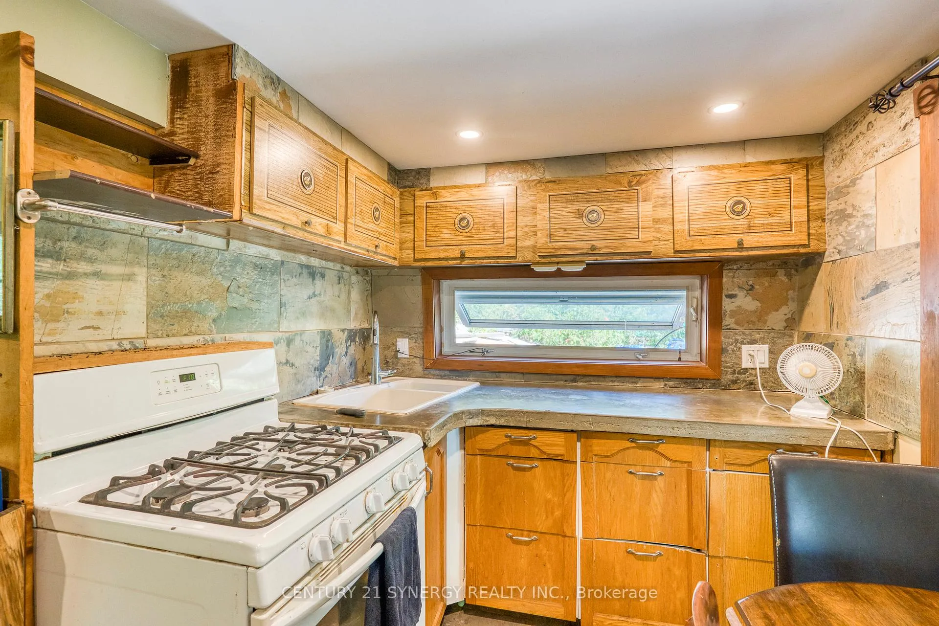 Photo 33 of 21520 Highway 7, Tay Valley, Bathurst/Burgess & Sherbrooke (South Sherbrooke) Twp — HOMEH
