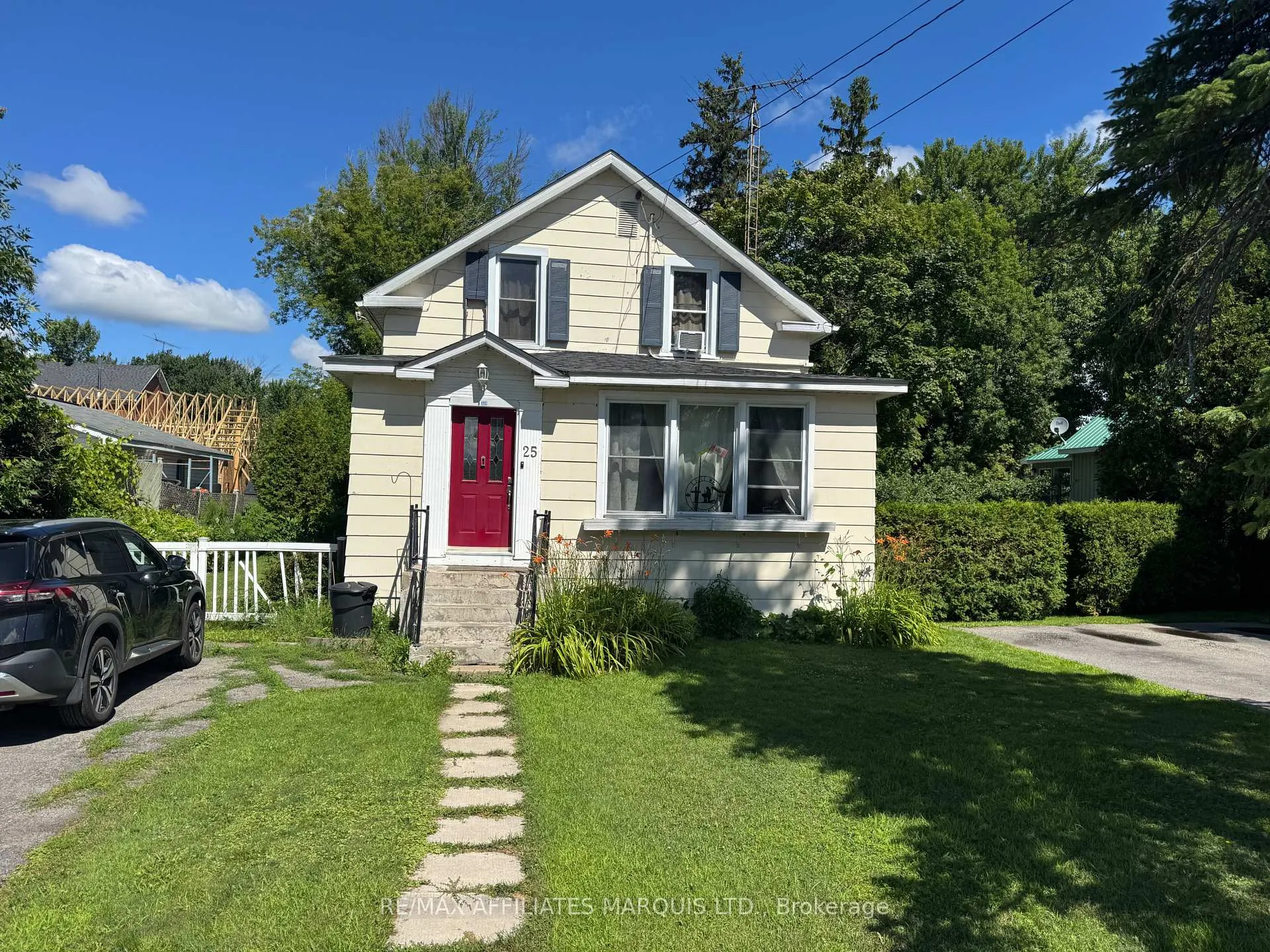 Front of 25 Oak Street
