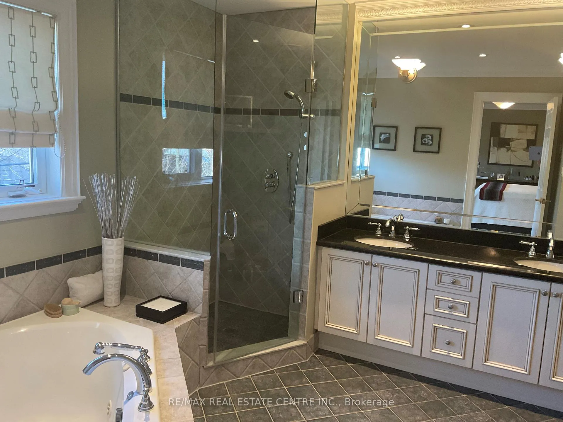 Photo 10 of 539 Douglas Avenue, Toronto, Bedford Park-Nortown — HOMEH