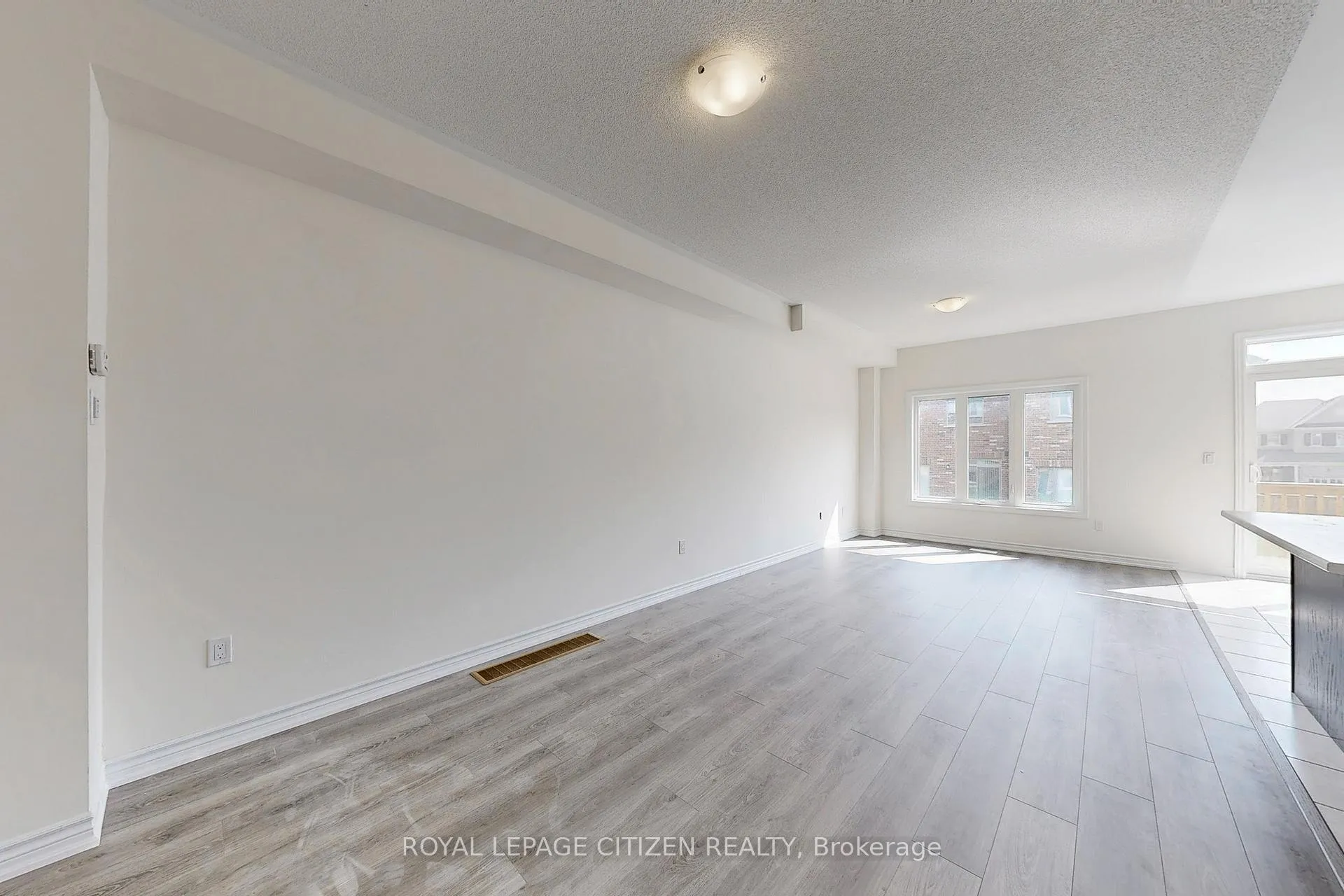 Photo 6 of 113 North Garden Boulevard, Scugog, Port Perry — HOMEH