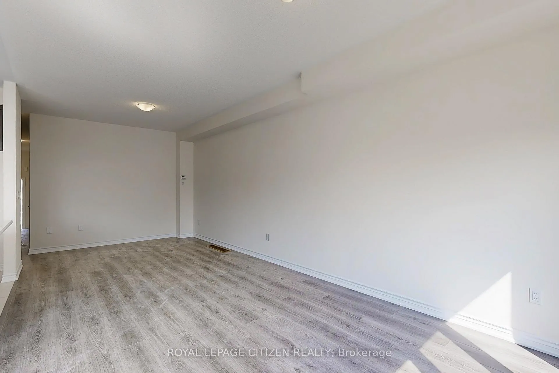Photo 8 of 113 North Garden Boulevard, Scugog, Port Perry — HOMEH