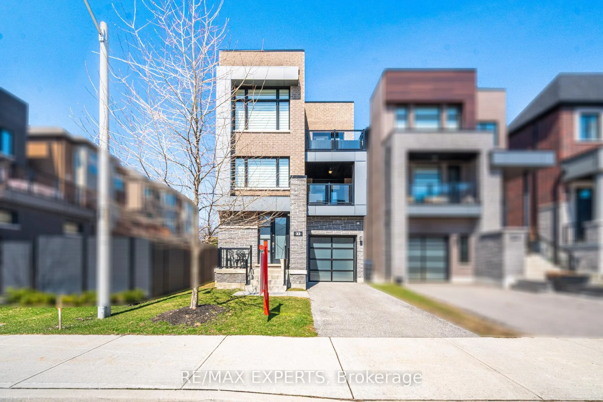 Photo 3 of 22 Kipling Grove Court, Etobicoke, Princess-Rosethorn — HOMEH