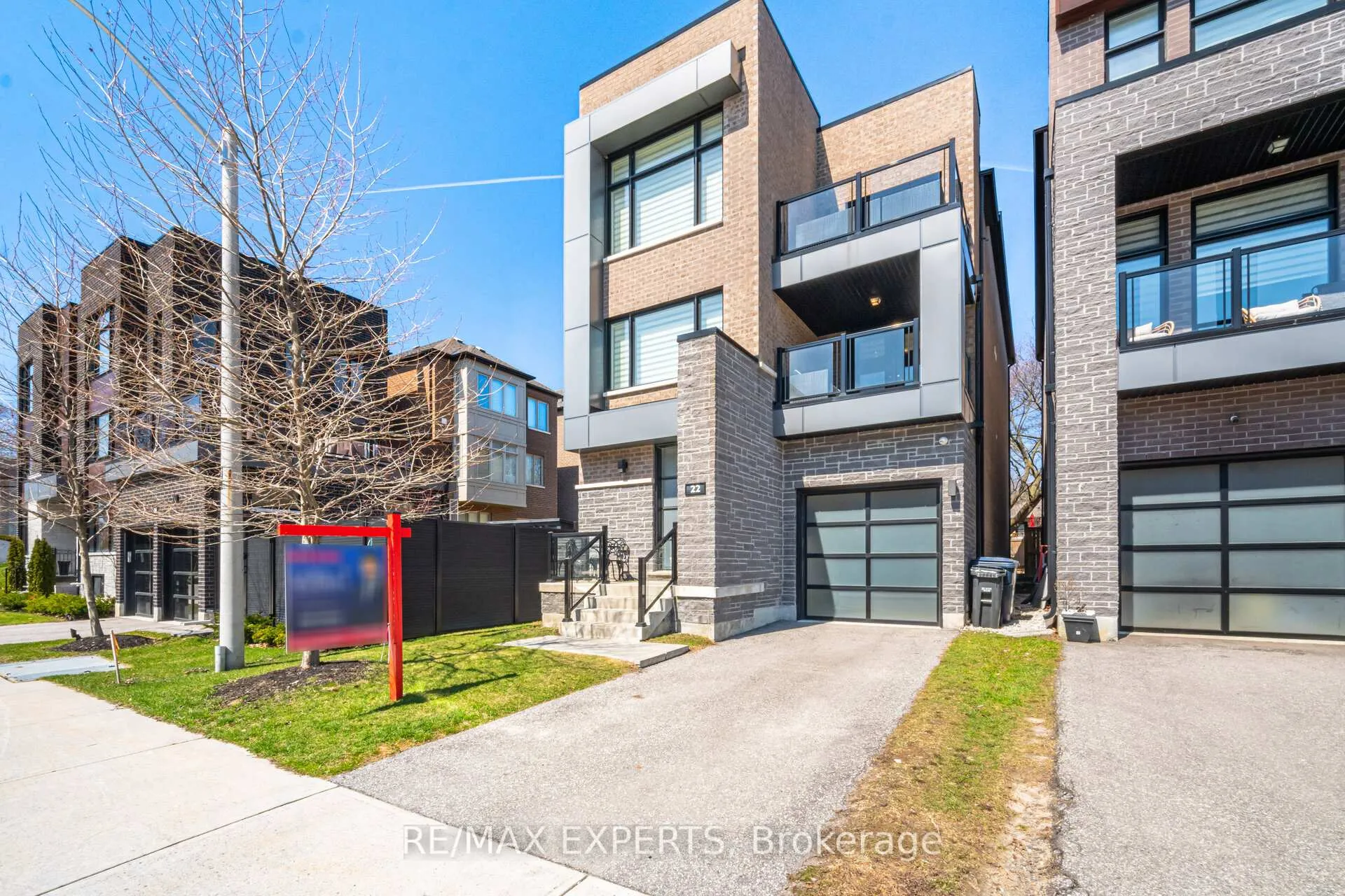Photo 4 of 22 Kipling Grove Court, Etobicoke, Princess-Rosethorn — HOMEH
