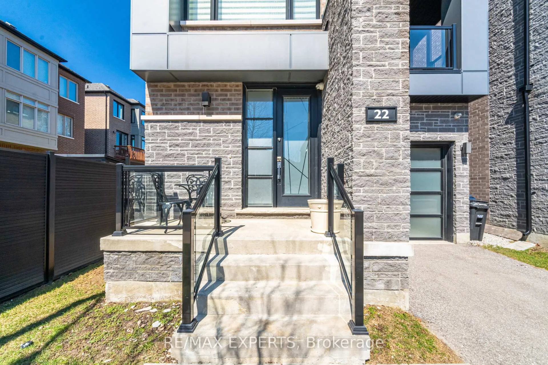 Photo 5 of 22 Kipling Grove Court, Etobicoke, Princess-Rosethorn — HOMEH