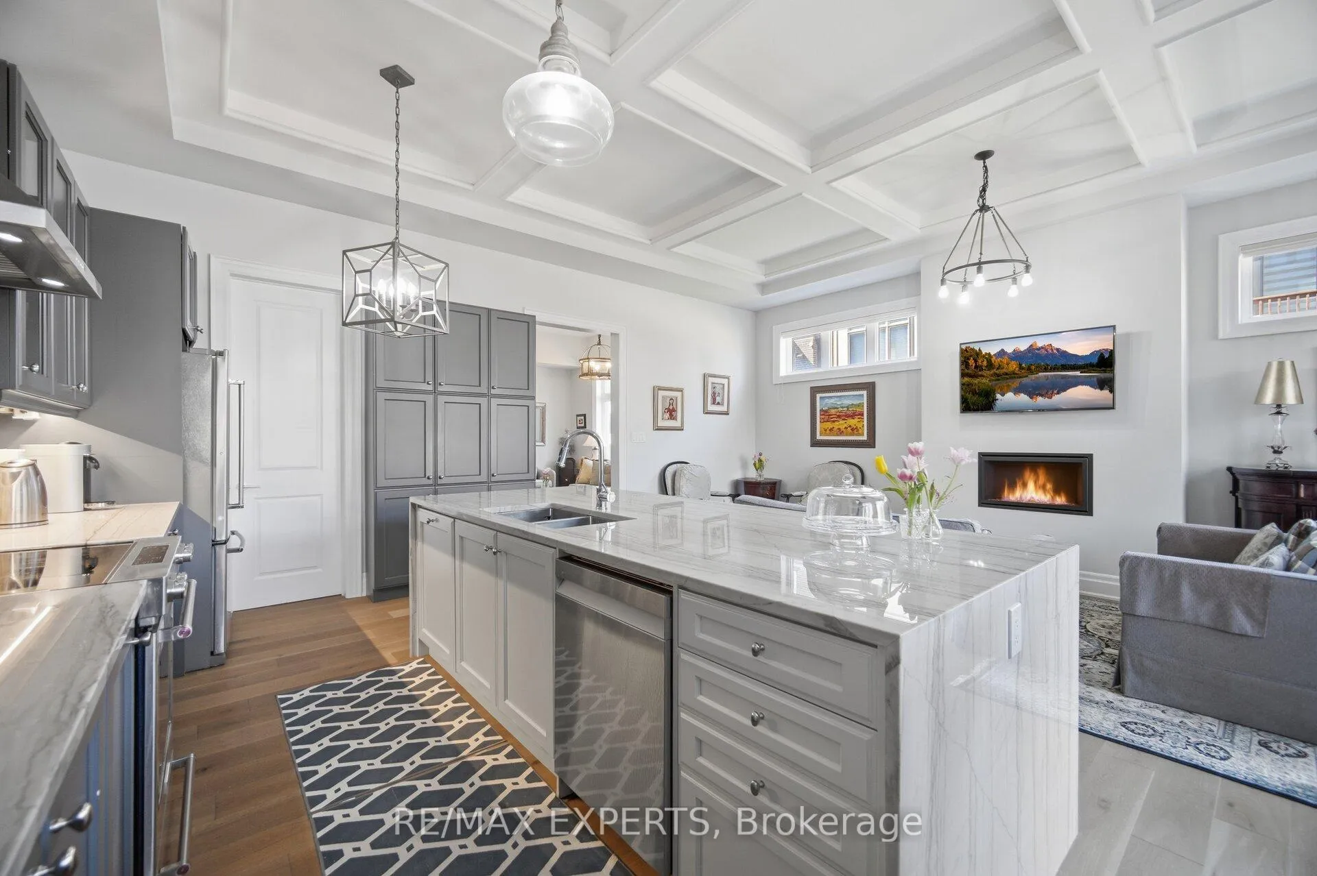 Photo 14 of 22 Kipling Grove Court, Etobicoke, Princess-Rosethorn — HOMEH