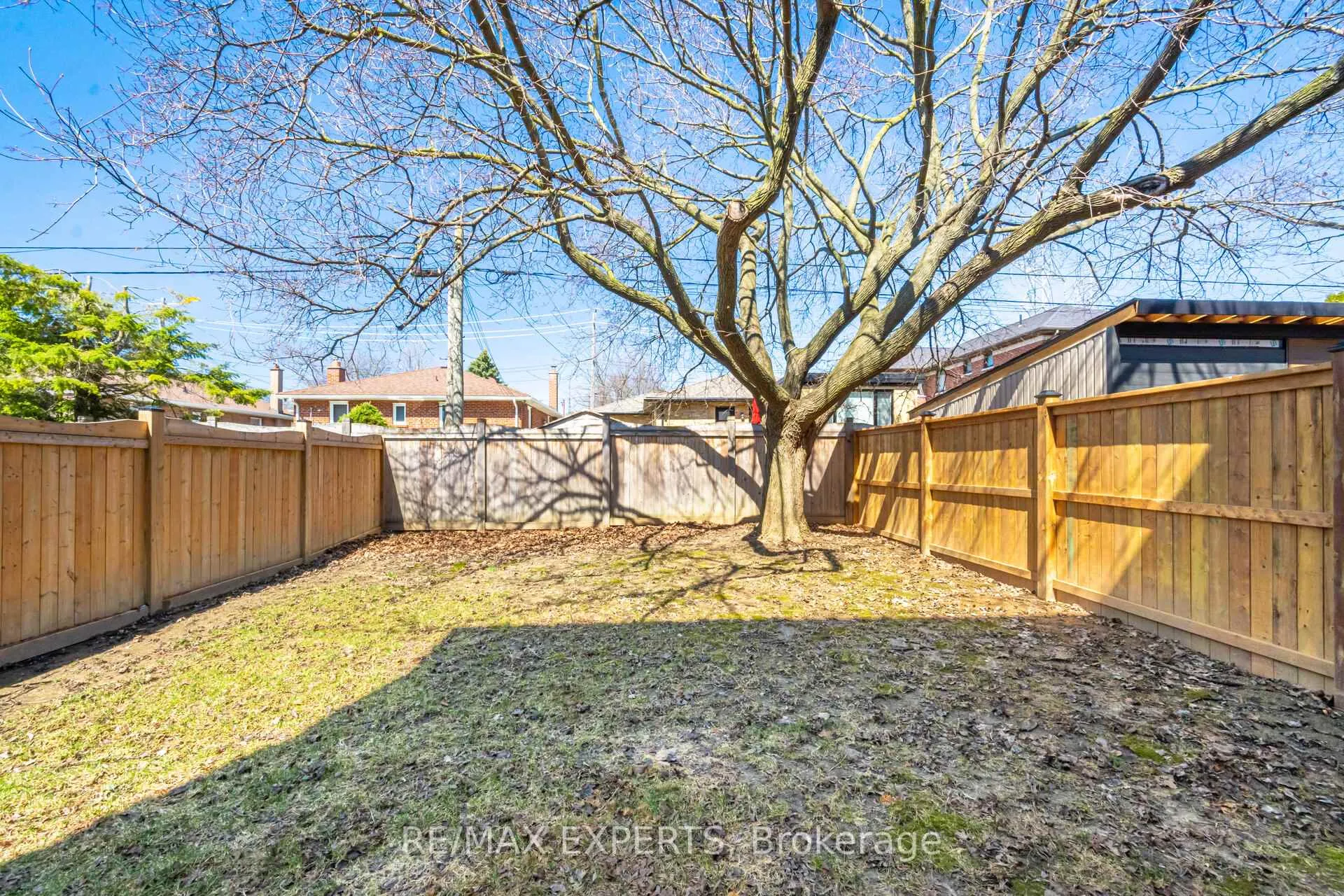 Photo 39 of 22 Kipling Grove Court, Etobicoke, Princess-Rosethorn — HOMEH