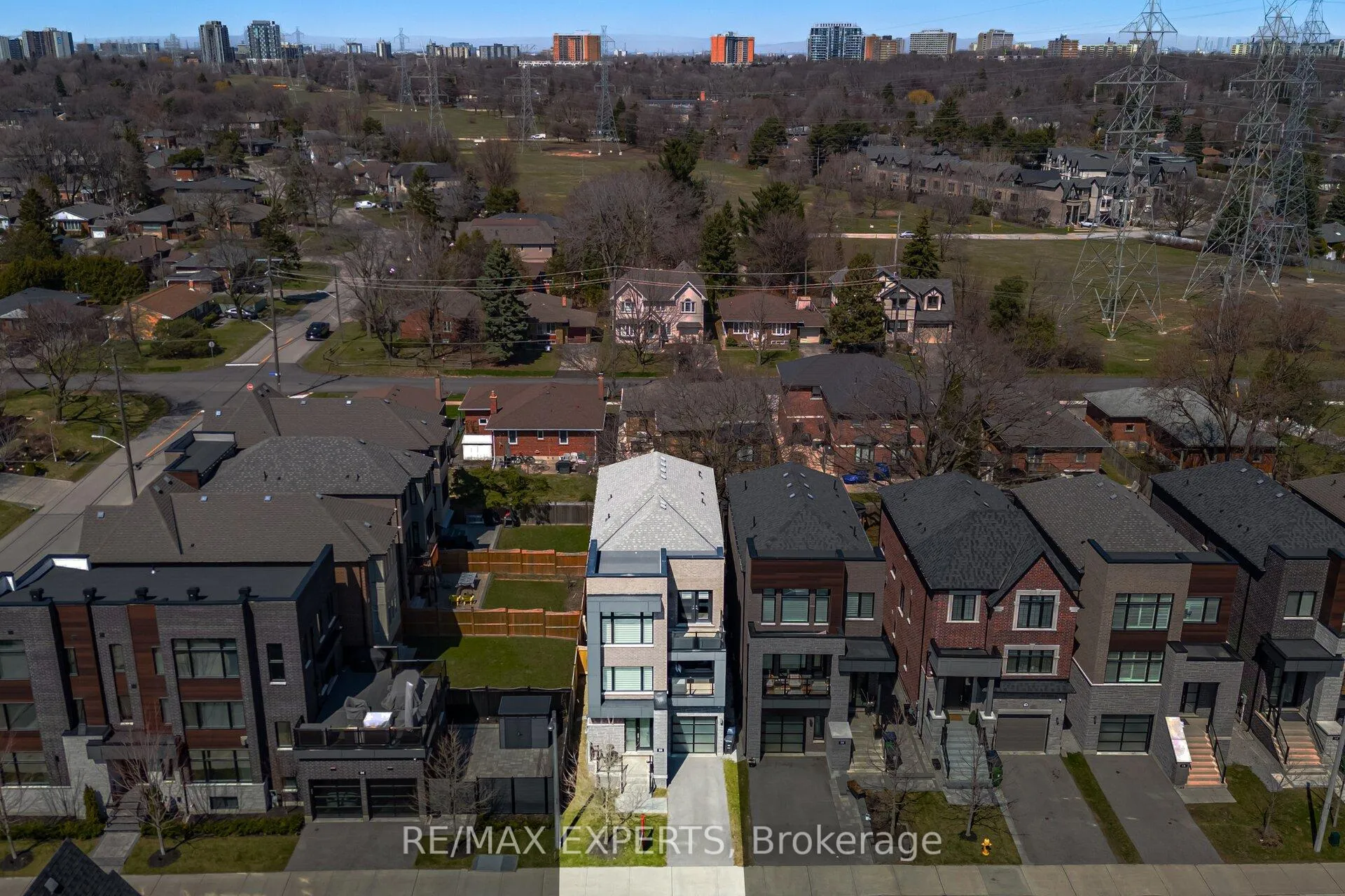 Photo 43 of 22 Kipling Grove Court, Etobicoke, Princess-Rosethorn — HOMEH