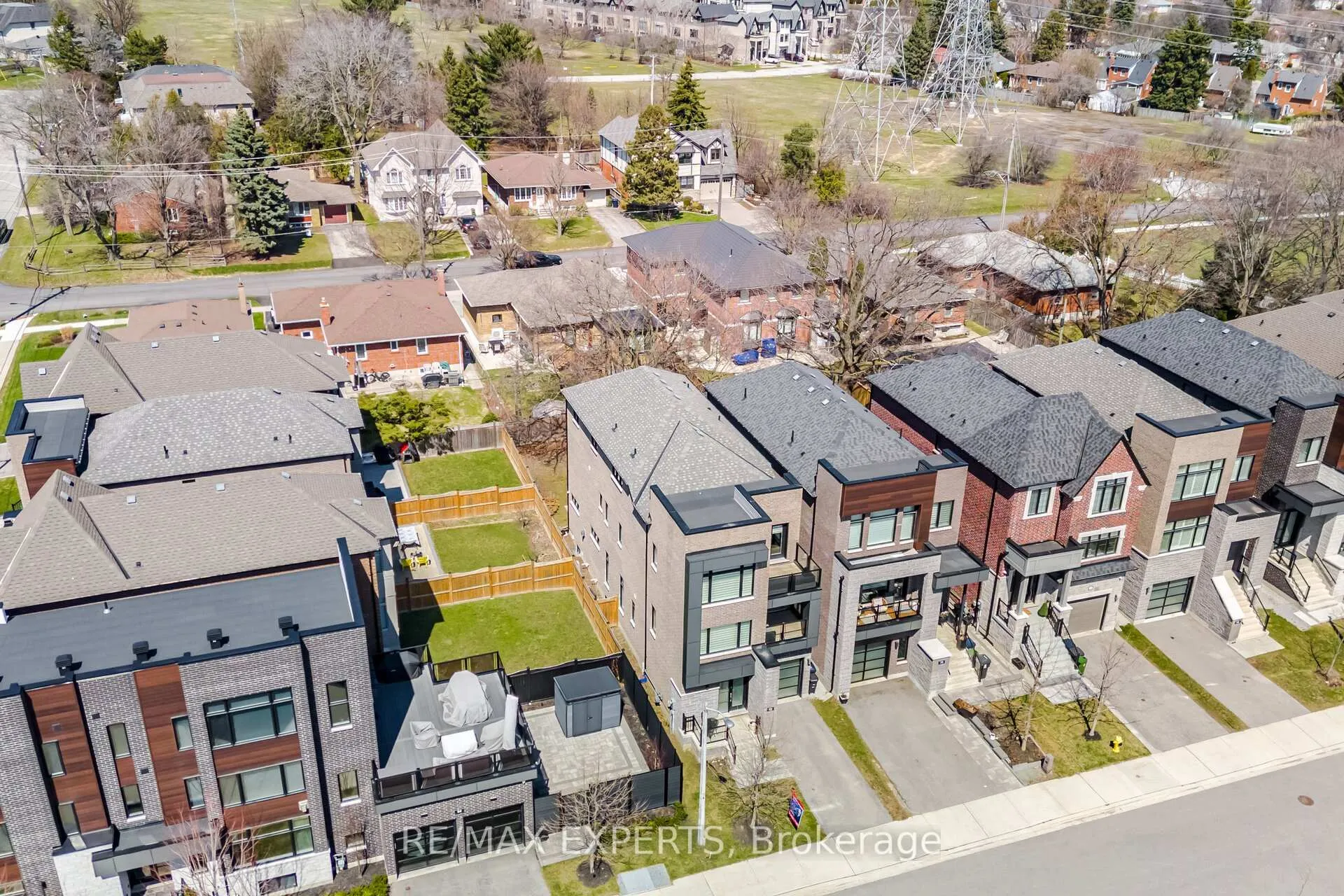 Photo 44 of 22 Kipling Grove Court, Etobicoke, Princess-Rosethorn — HOMEH