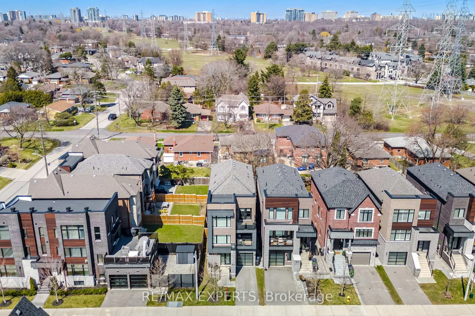 Photo 45 of 22 Kipling Grove Court, Etobicoke, Princess-Rosethorn — HOMEH