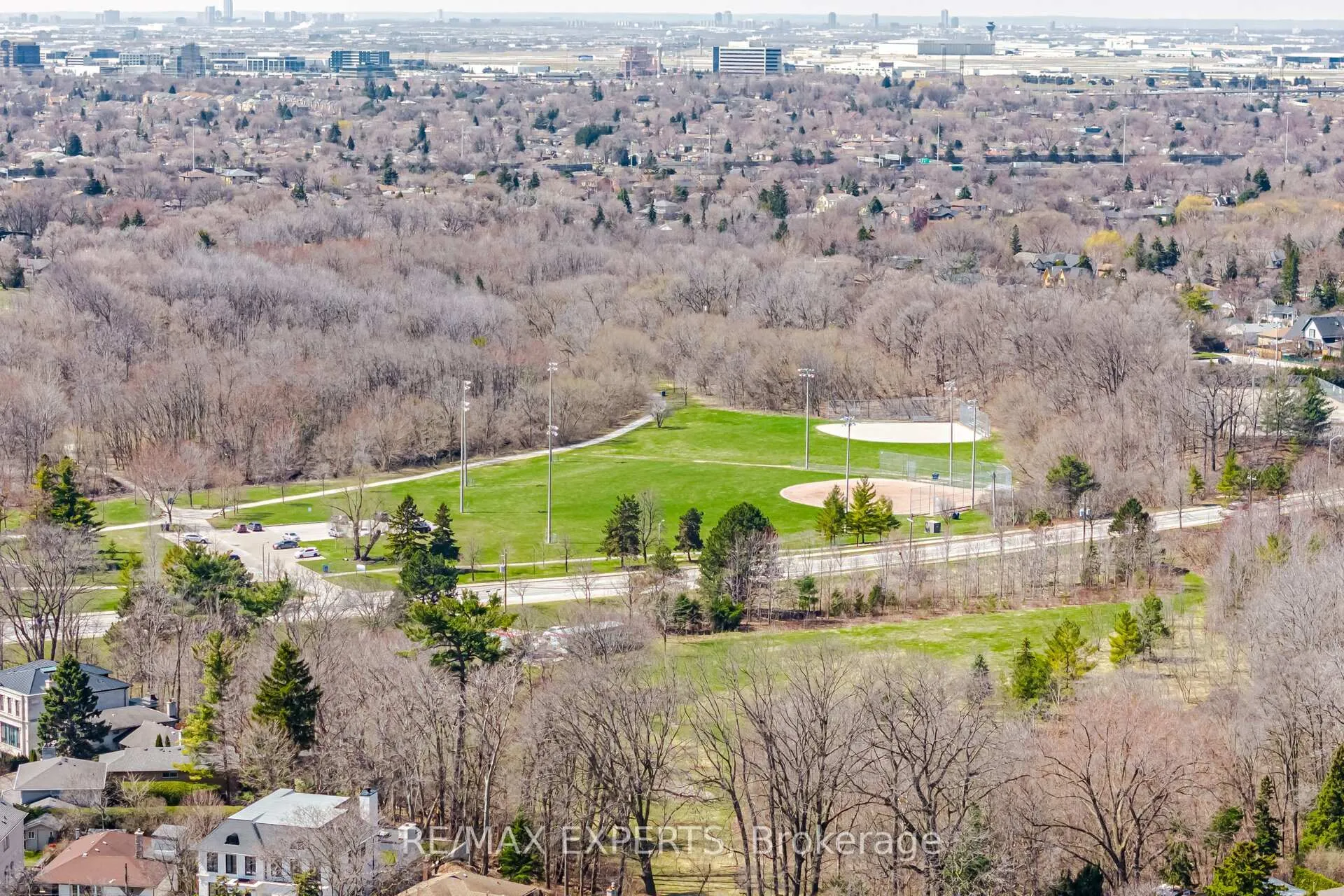Photo 48 of 22 Kipling Grove Court, Etobicoke, Princess-Rosethorn — HOMEH