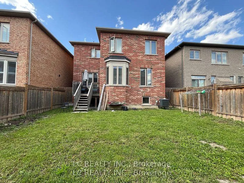 Photo 2 of 29 Wilfred Murison Avenue, Markham, Berczy — HOMEH