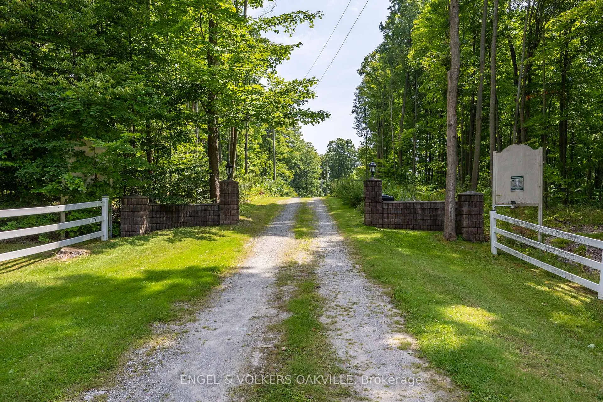 Photo 3 of 10177 Old Church Road S, Caledon, Palgrave — HOMEH