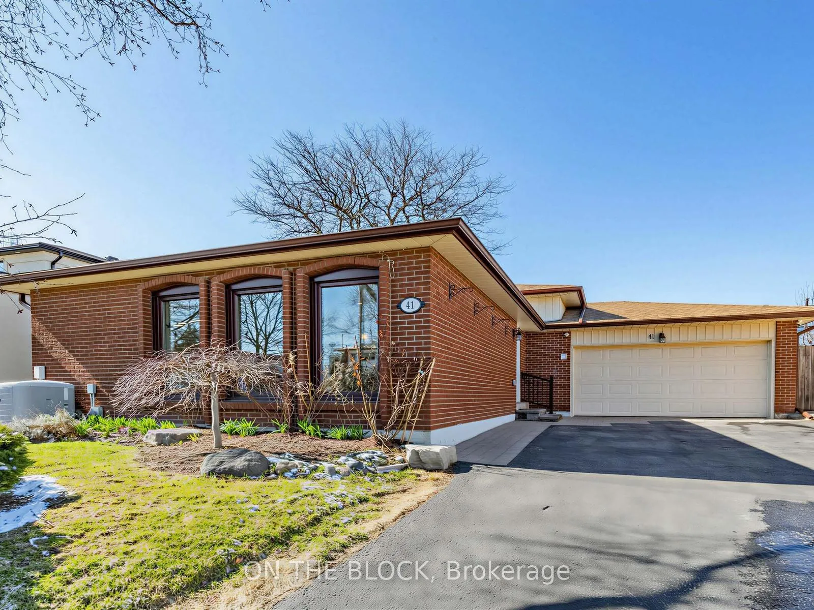 Photo 2 of 41 Eastlea Crescent, Scarborough, L'Amoreaux — HOMEH