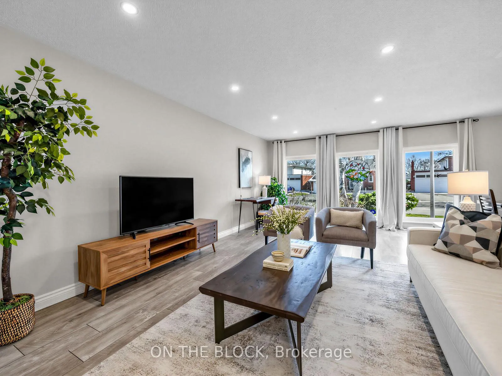Photo 8 of 41 Eastlea Crescent, Scarborough, L'Amoreaux — HOMEH