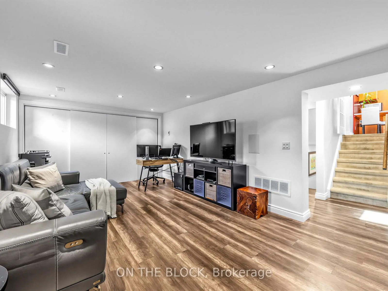 Photo 32 of 41 Eastlea Crescent, Scarborough, L'Amoreaux — HOMEH