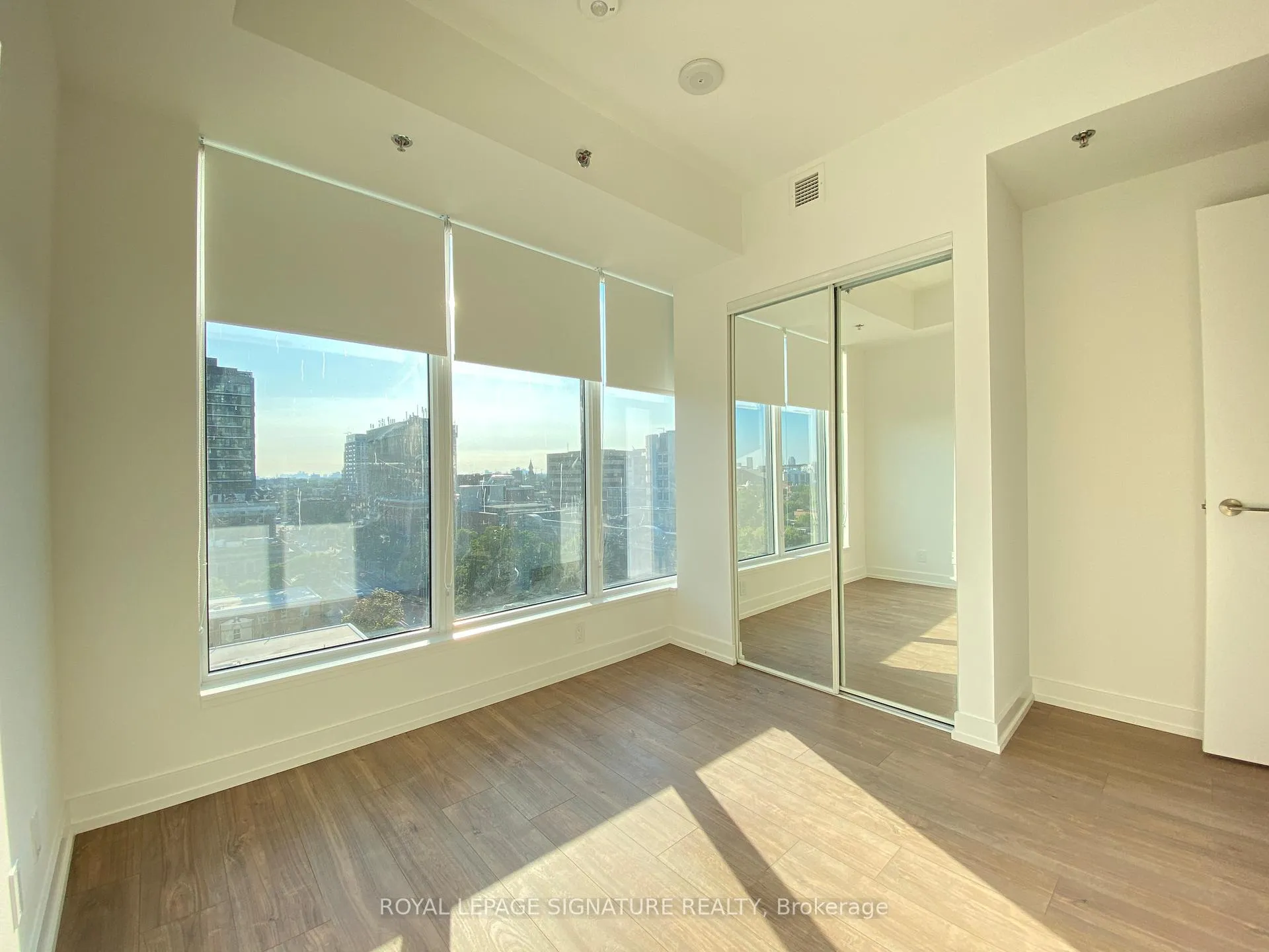 Photo 2 of Unit 903, 203 College Street, Toronto, Kensington-Chinatown — HOMEH