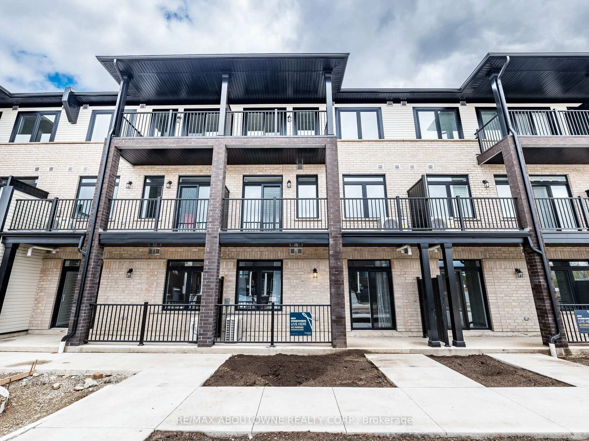Photo 1 of 69 Thatcher Drive, Guelph, Kortright East — HOMEH