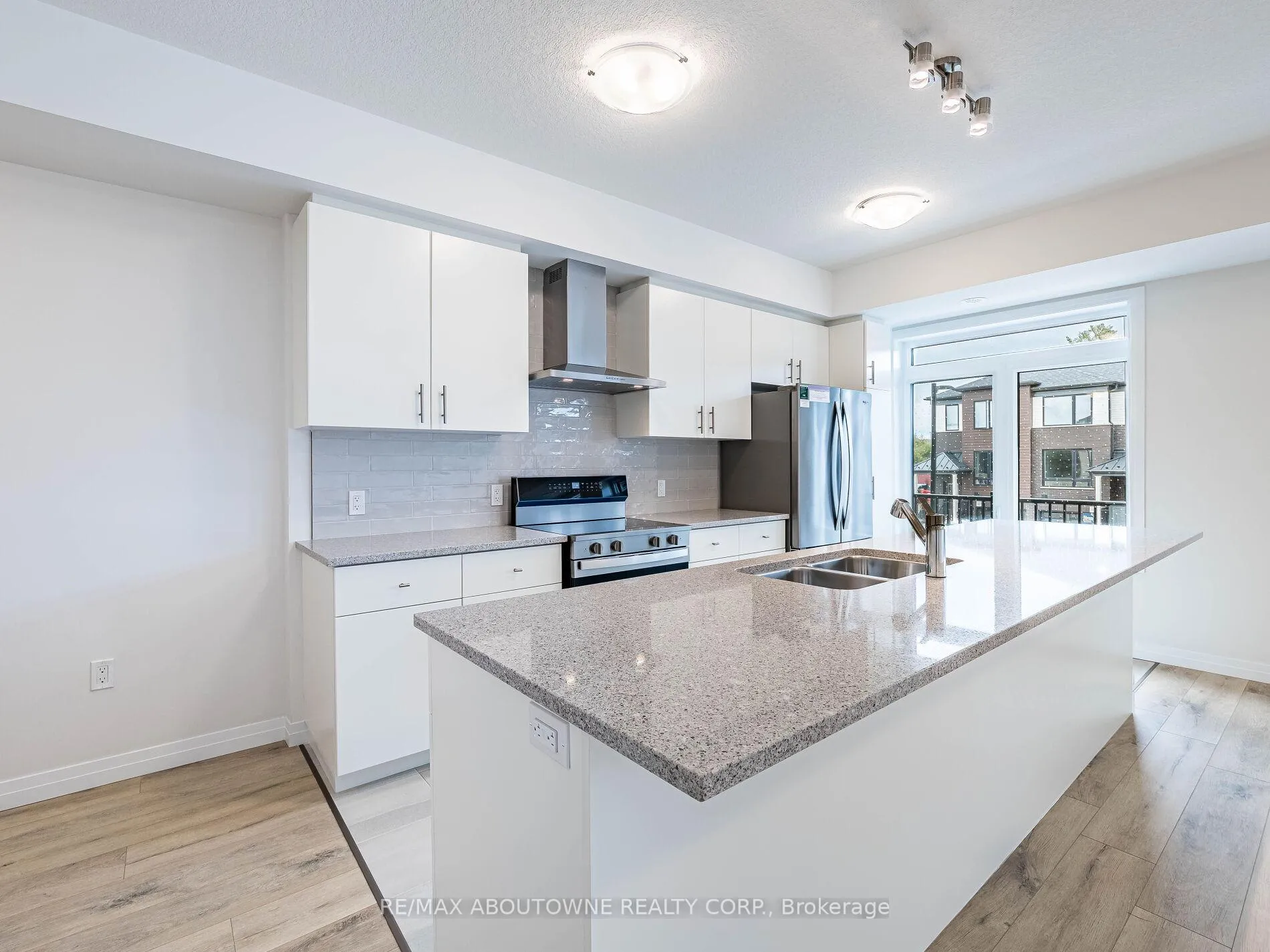 Photo 13 of 69 Thatcher Drive, Guelph, Kortright East — HOMEH