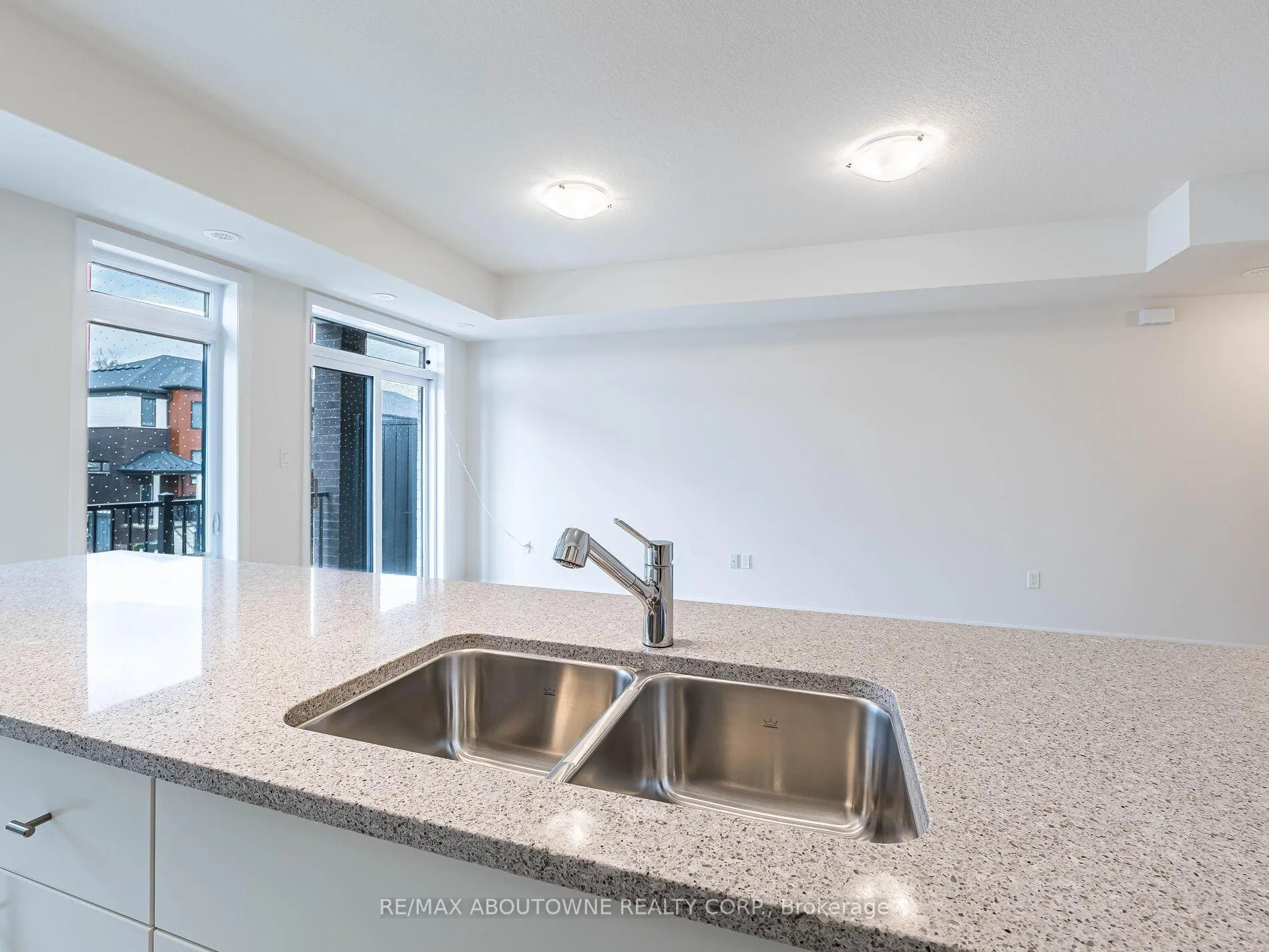Photo 15 of 69 Thatcher Drive, Guelph, Kortright East — HOMEH