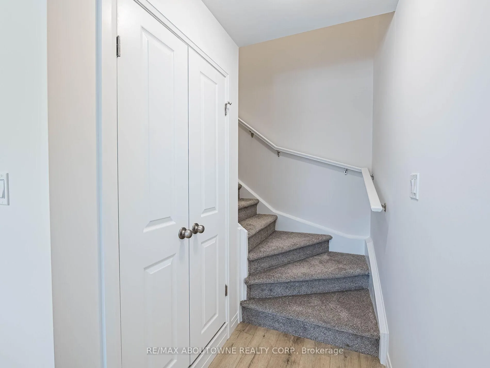 Photo 23 of 69 Thatcher Drive, Guelph, Kortright East — HOMEH
