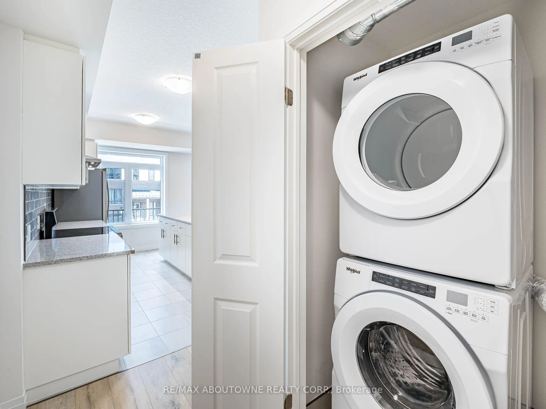 Photo 24 of 69 Thatcher Drive, Guelph, Kortright East — HOMEH