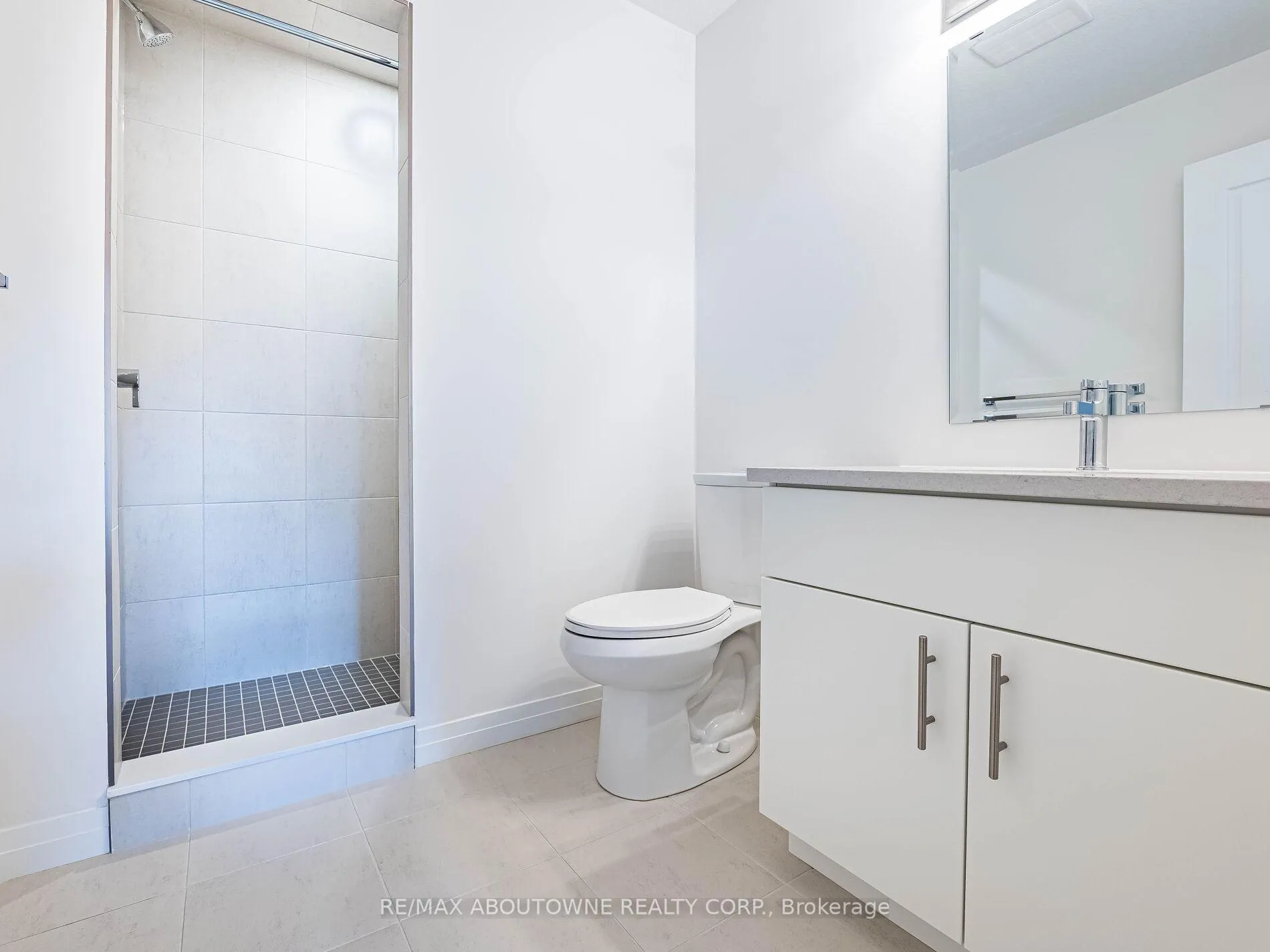 Photo 32 of 69 Thatcher Drive, Guelph, Kortright East — HOMEH