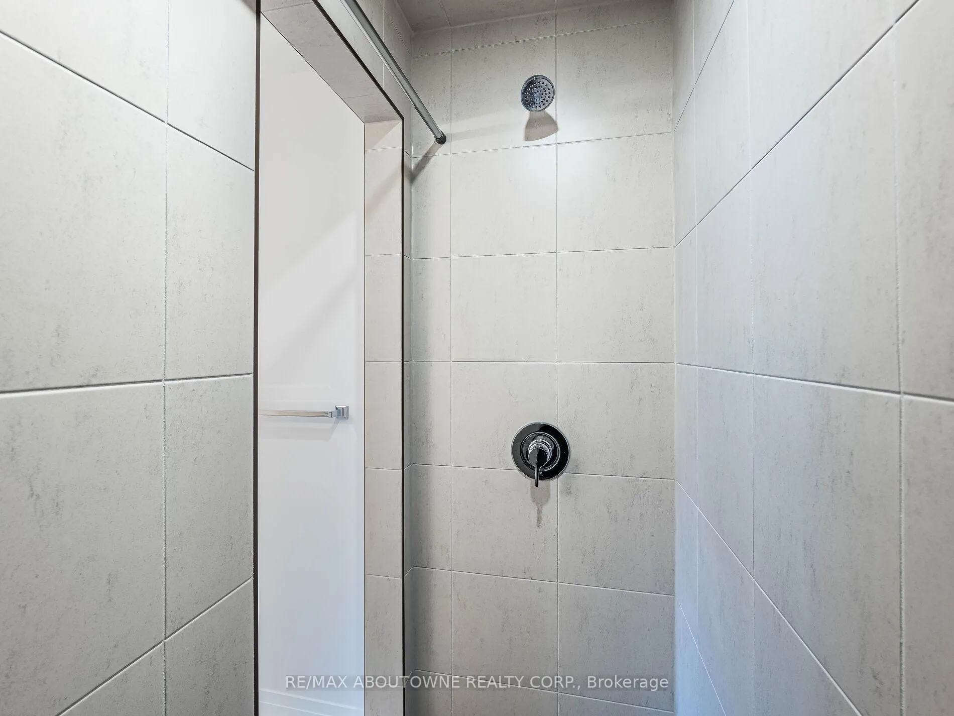 Photo 33 of 69 Thatcher Drive, Guelph, Kortright East — HOMEH