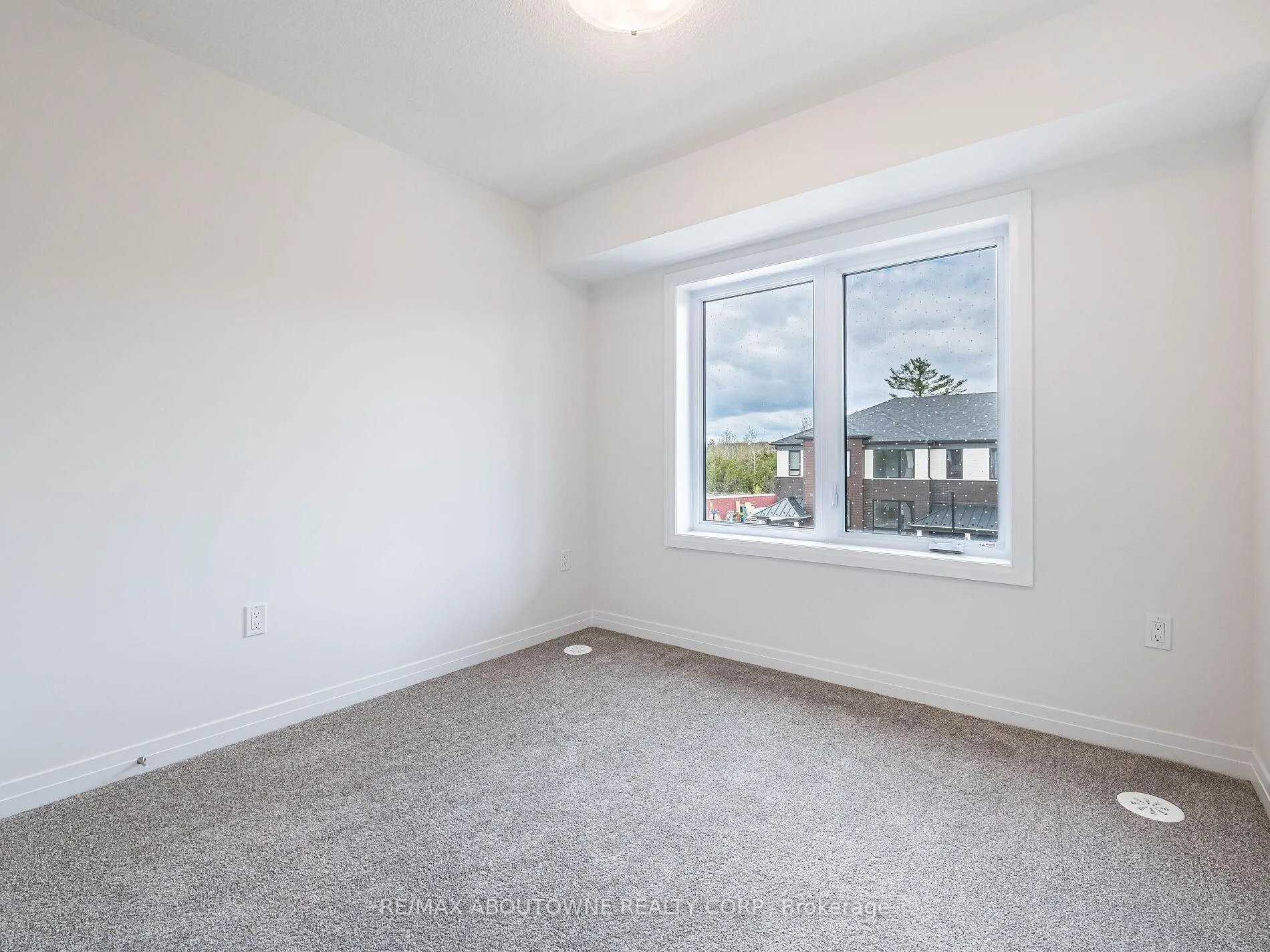 Photo 35 of 69 Thatcher Drive, Guelph, Kortright East — HOMEH