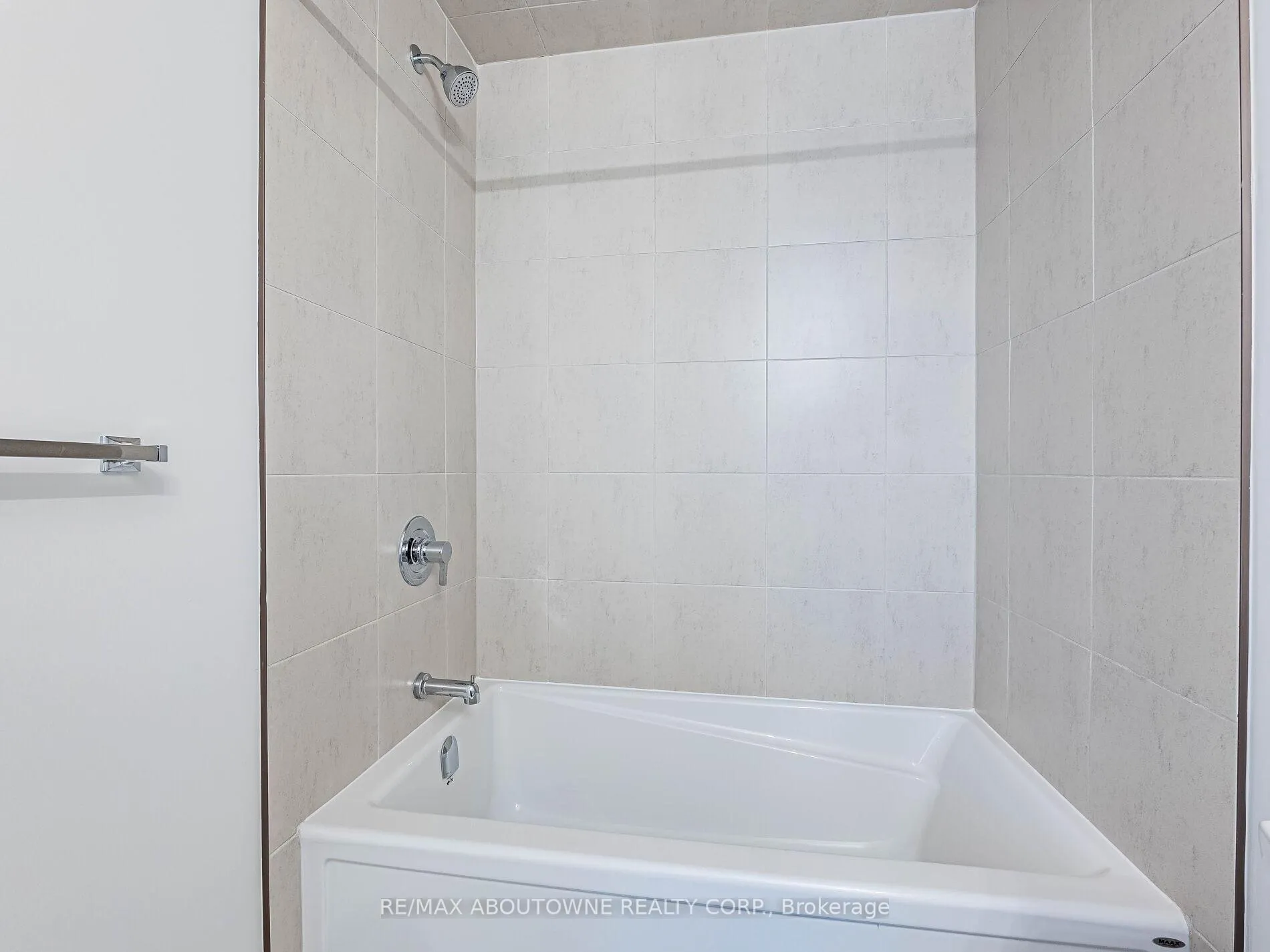 Photo 39 of 69 Thatcher Drive, Guelph, Kortright East — HOMEH