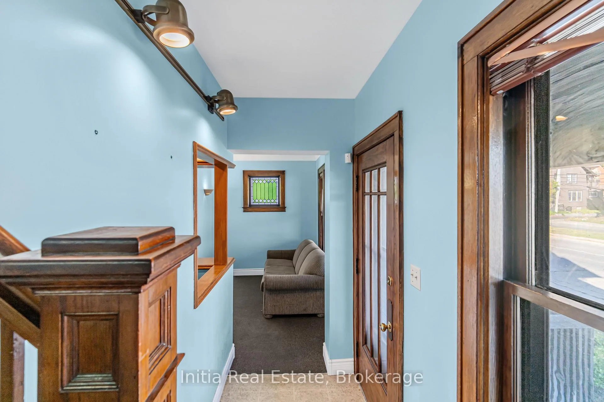 Photo 4 of 79 Giles Boulevard E, Windsor — HOMEH