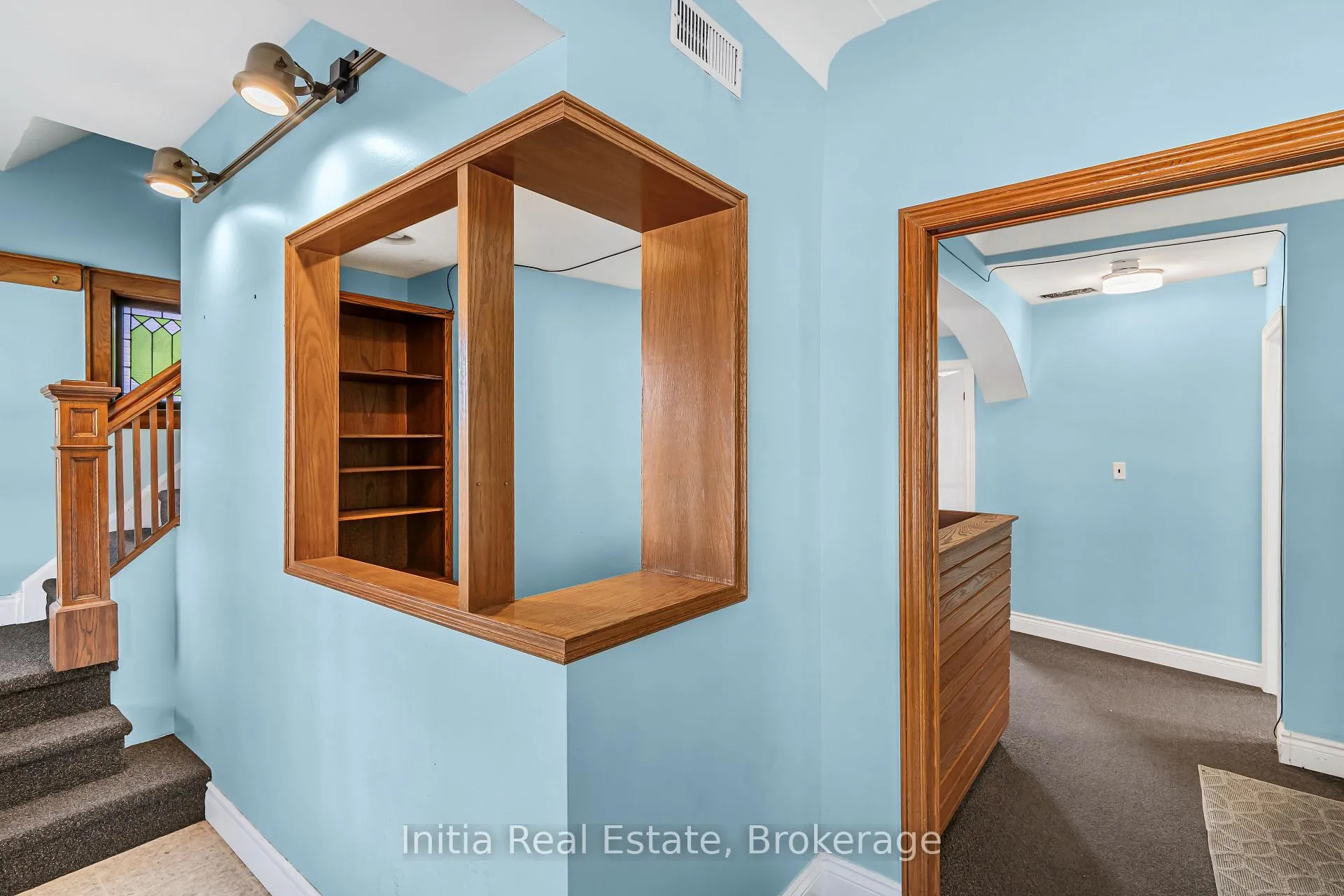 Photo 7 of 79 Giles Boulevard E, Windsor — HOMEH