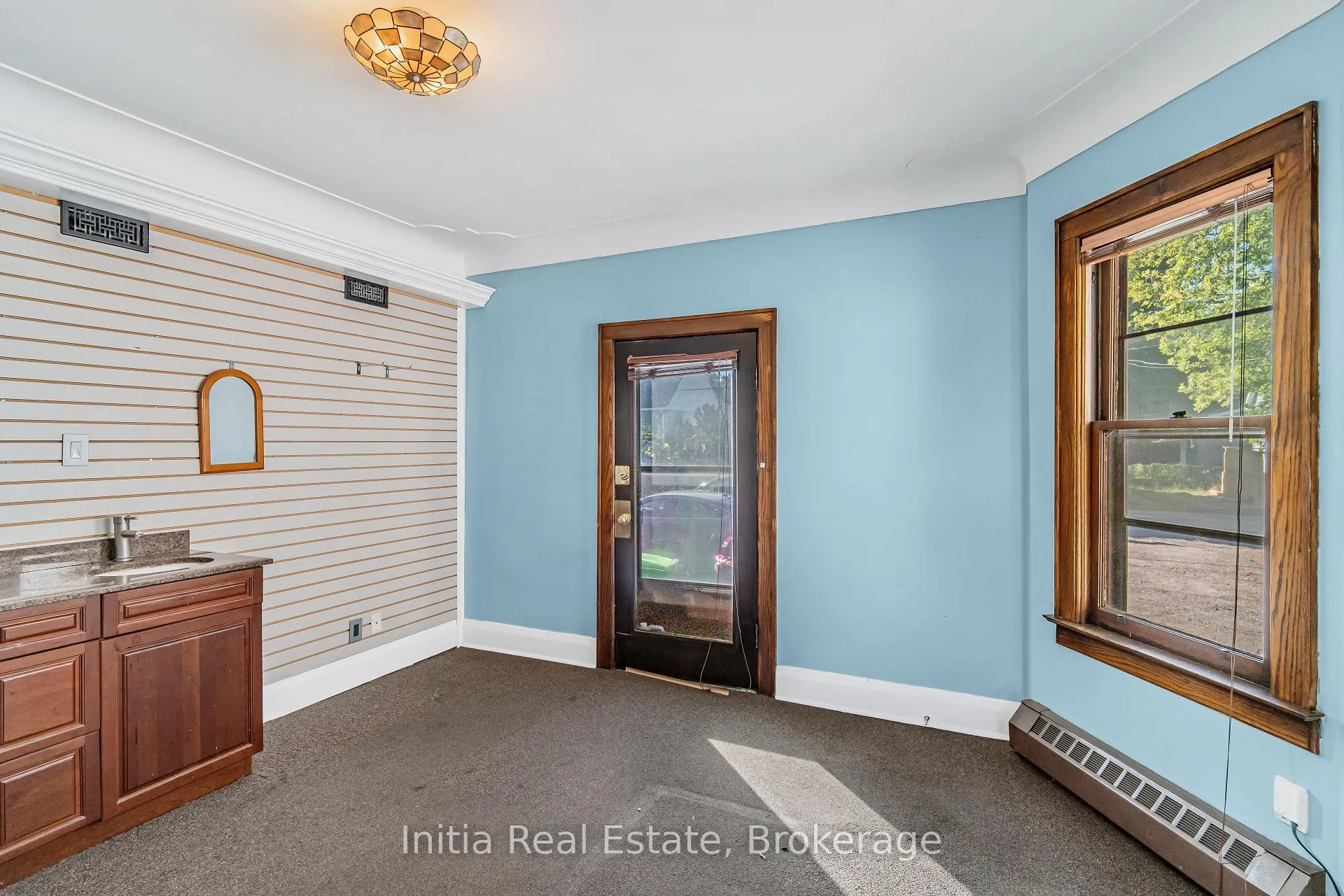 Photo 11 of 79 Giles Boulevard E, Windsor — HOMEH