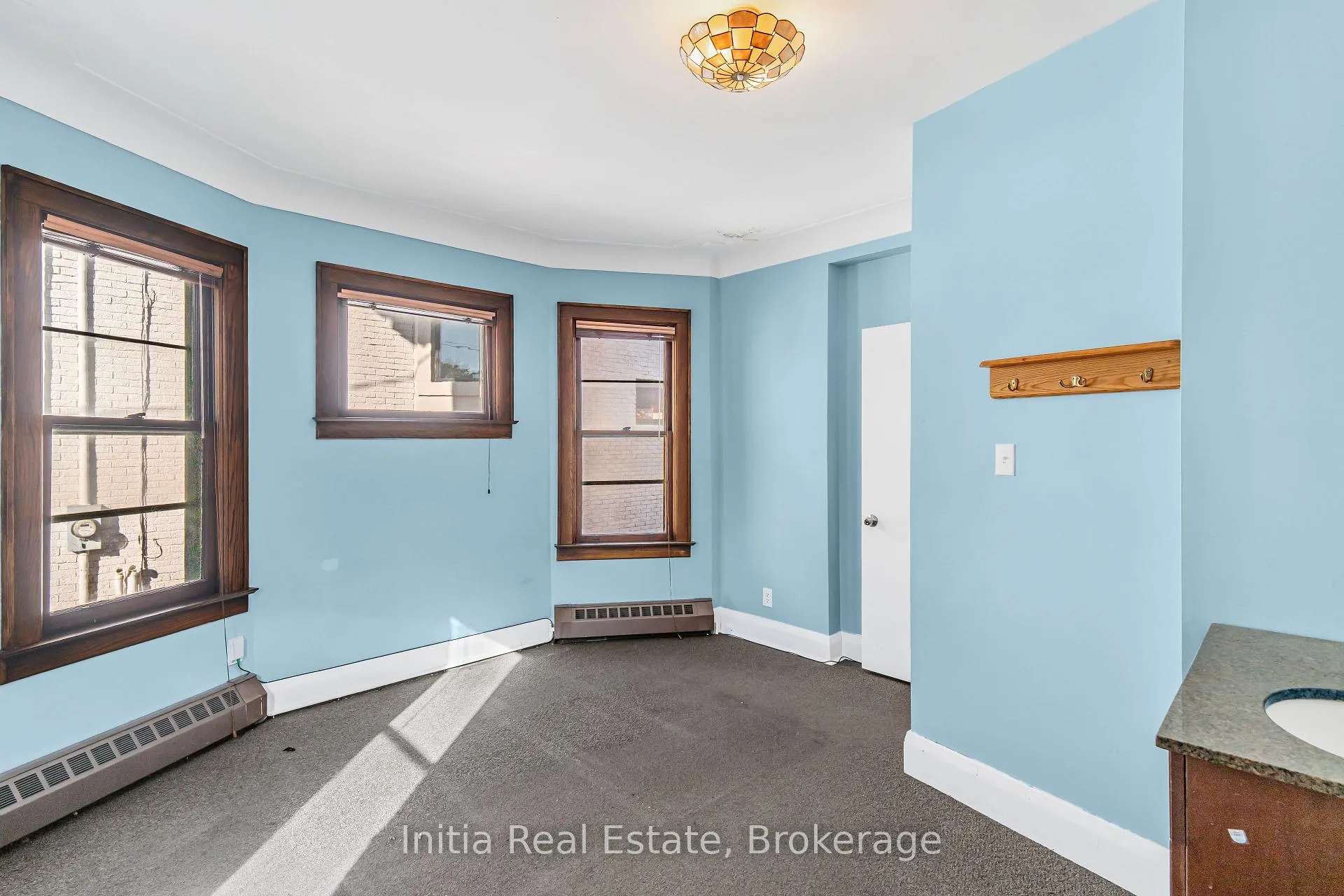 Photo 12 of 79 Giles Boulevard E, Windsor — HOMEH