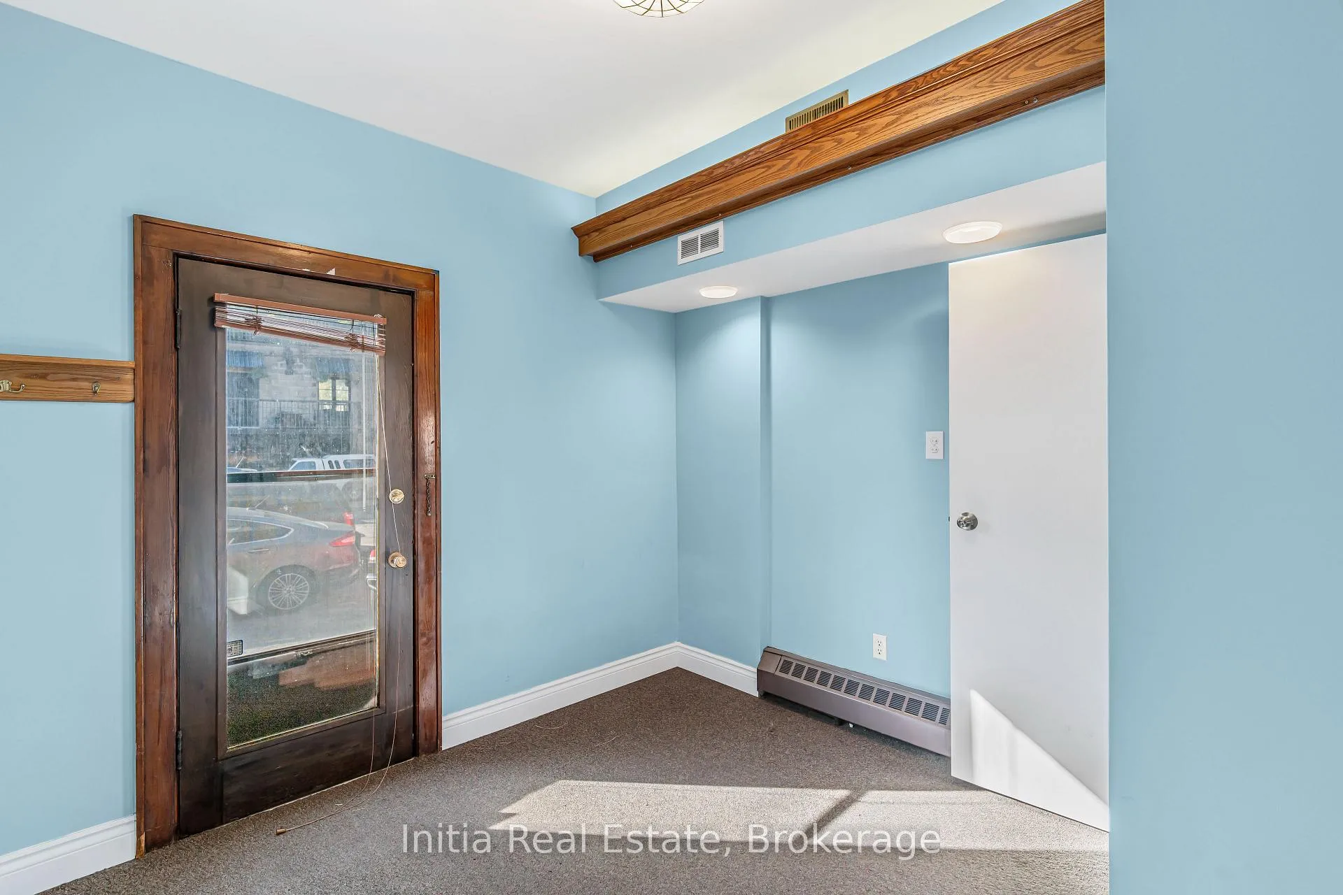 Photo 17 of 79 Giles Boulevard E, Windsor — HOMEH