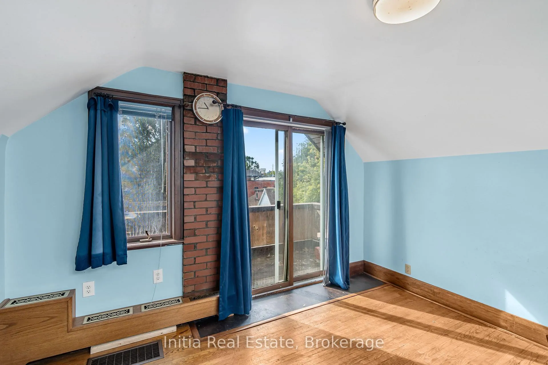 Photo 32 of 79 Giles Boulevard E, Windsor — HOMEH