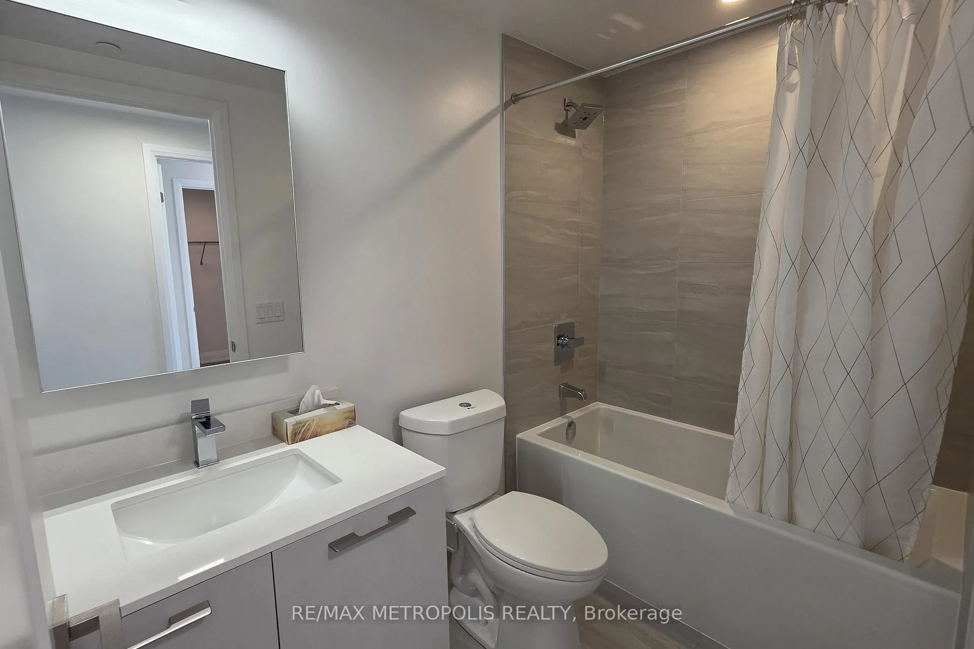 Photo 8 of Unit 3505, 8 Water Walk Drive, Markham, Unionville — HOMEH