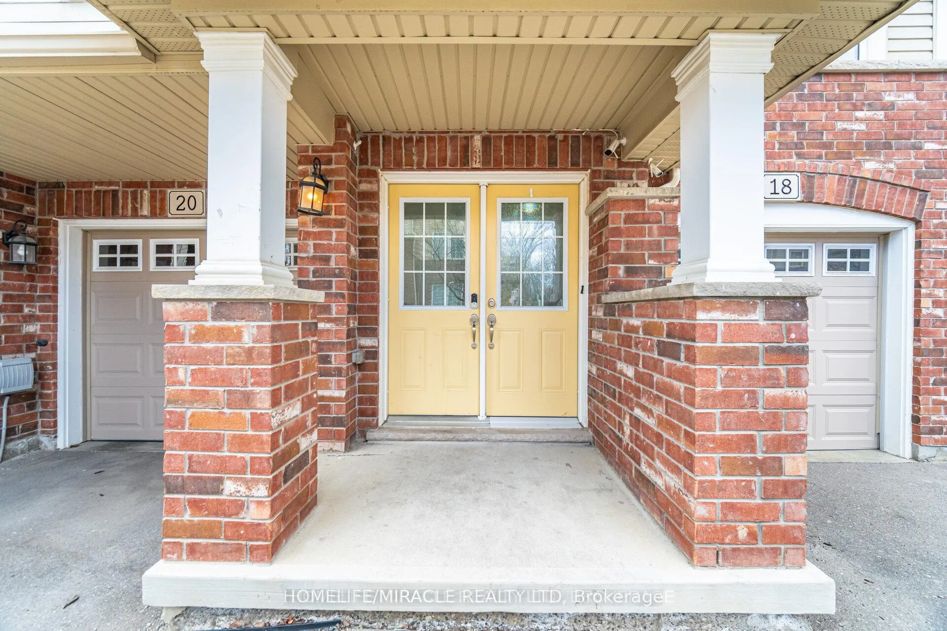 Photo 2 of 18 Kenridge Terrace, Hamilton, Stoney Creek — HOMEH