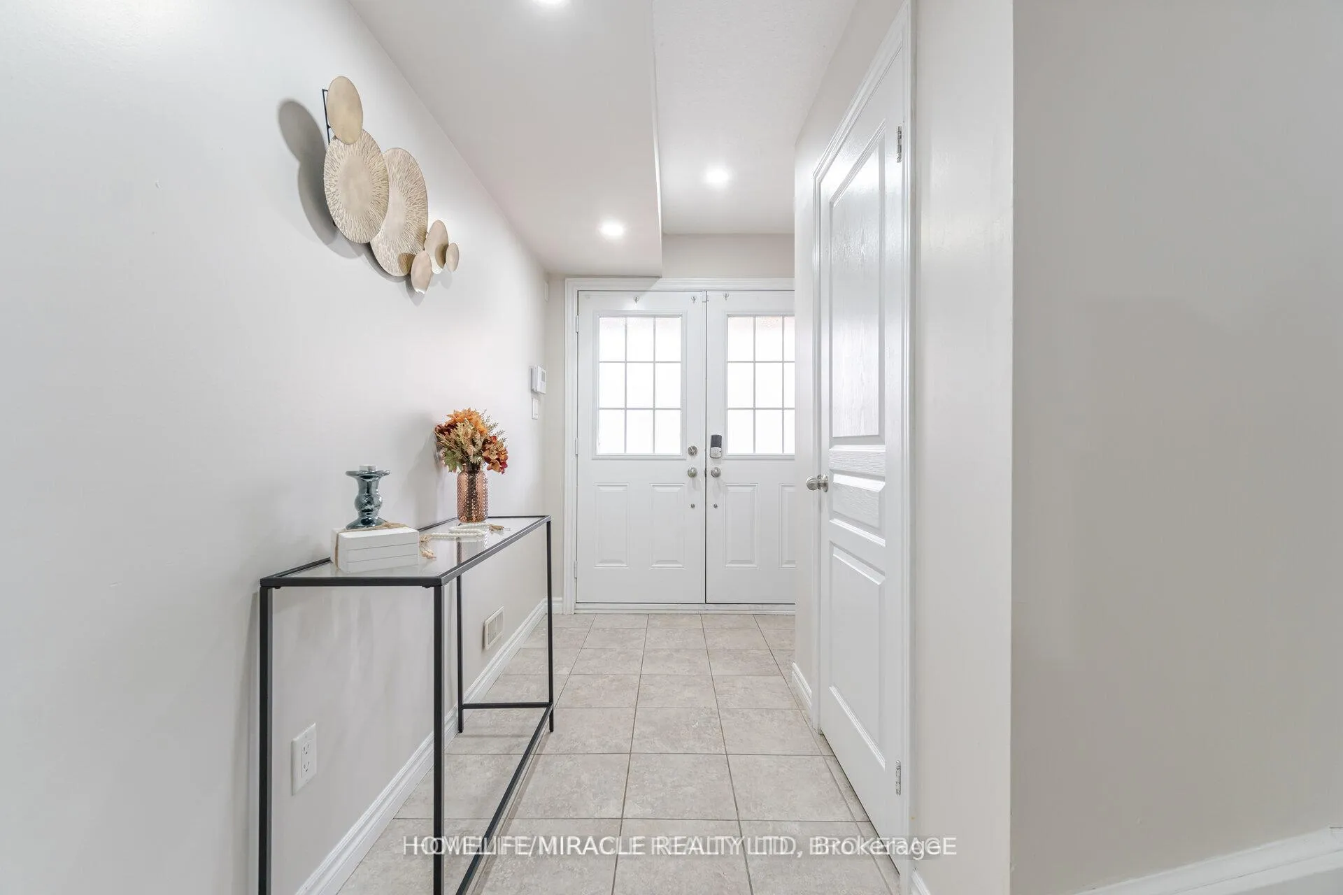 Photo 3 of 18 Kenridge Terrace, Hamilton, Stoney Creek — HOMEH
