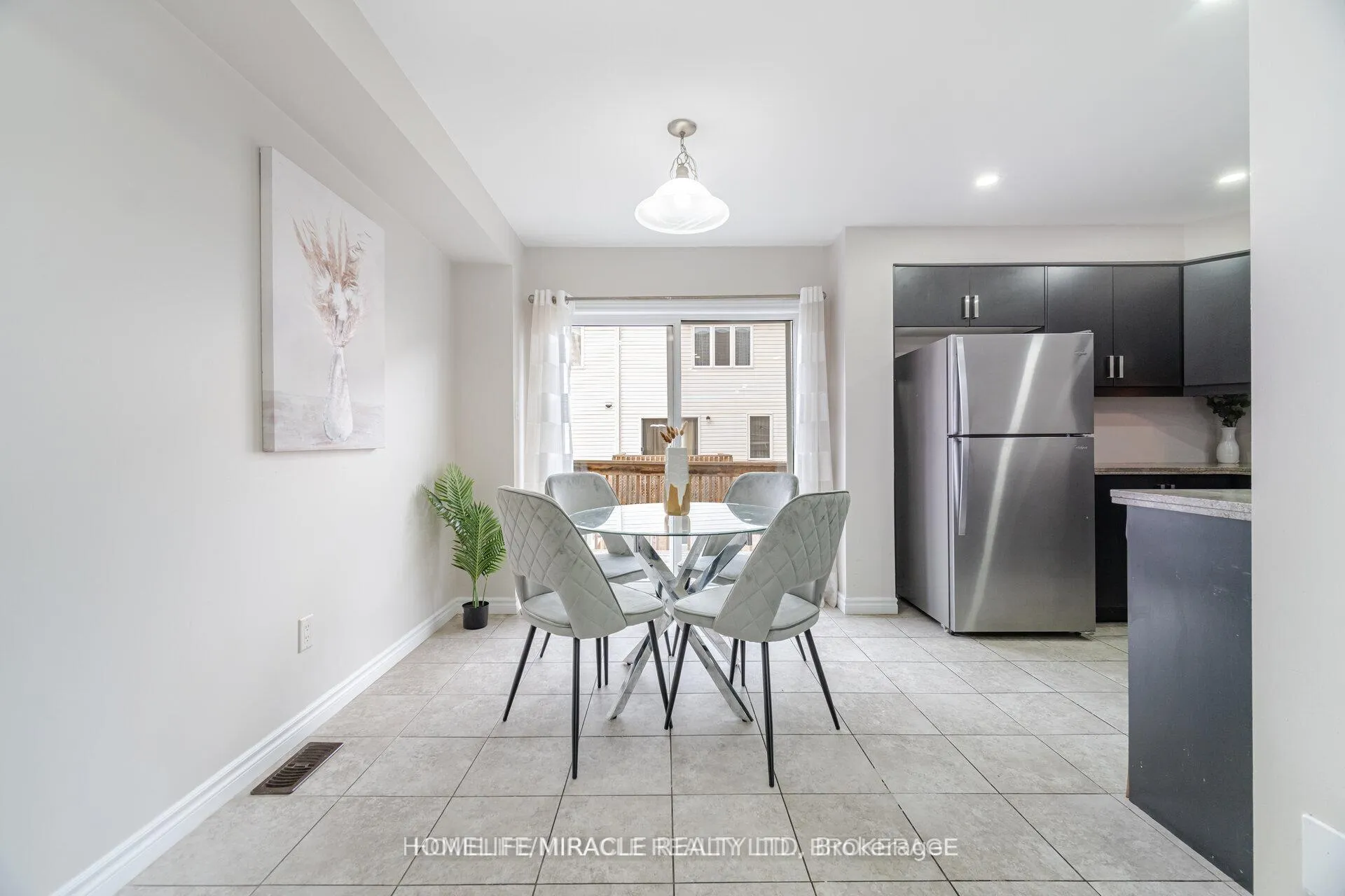 Photo 5 of 18 Kenridge Terrace, Hamilton, Stoney Creek — HOMEH