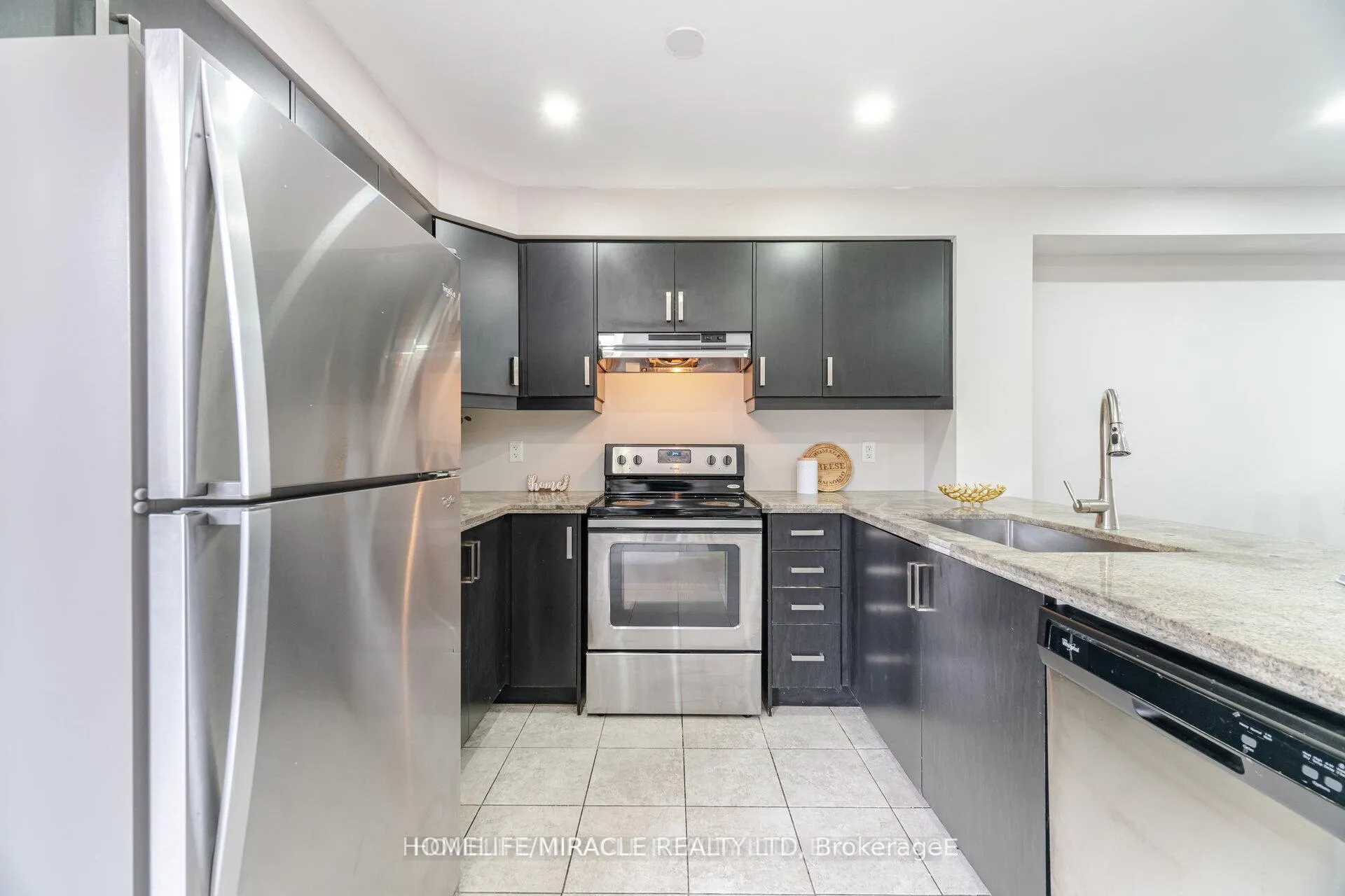 Photo 8 of 18 Kenridge Terrace, Hamilton, Stoney Creek — HOMEH