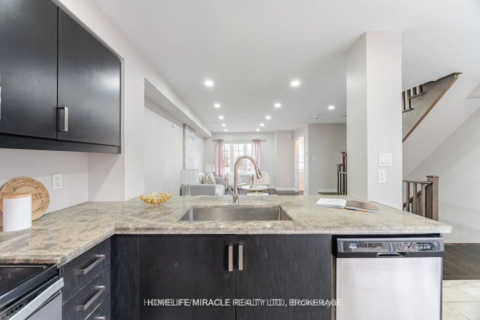 Photo 10 of 18 Kenridge Terrace, Hamilton, Stoney Creek — HOMEH